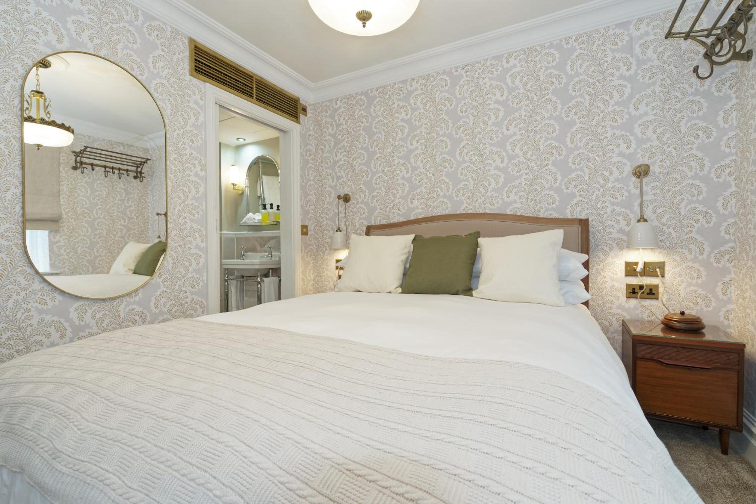 Standard King Room photo 1
