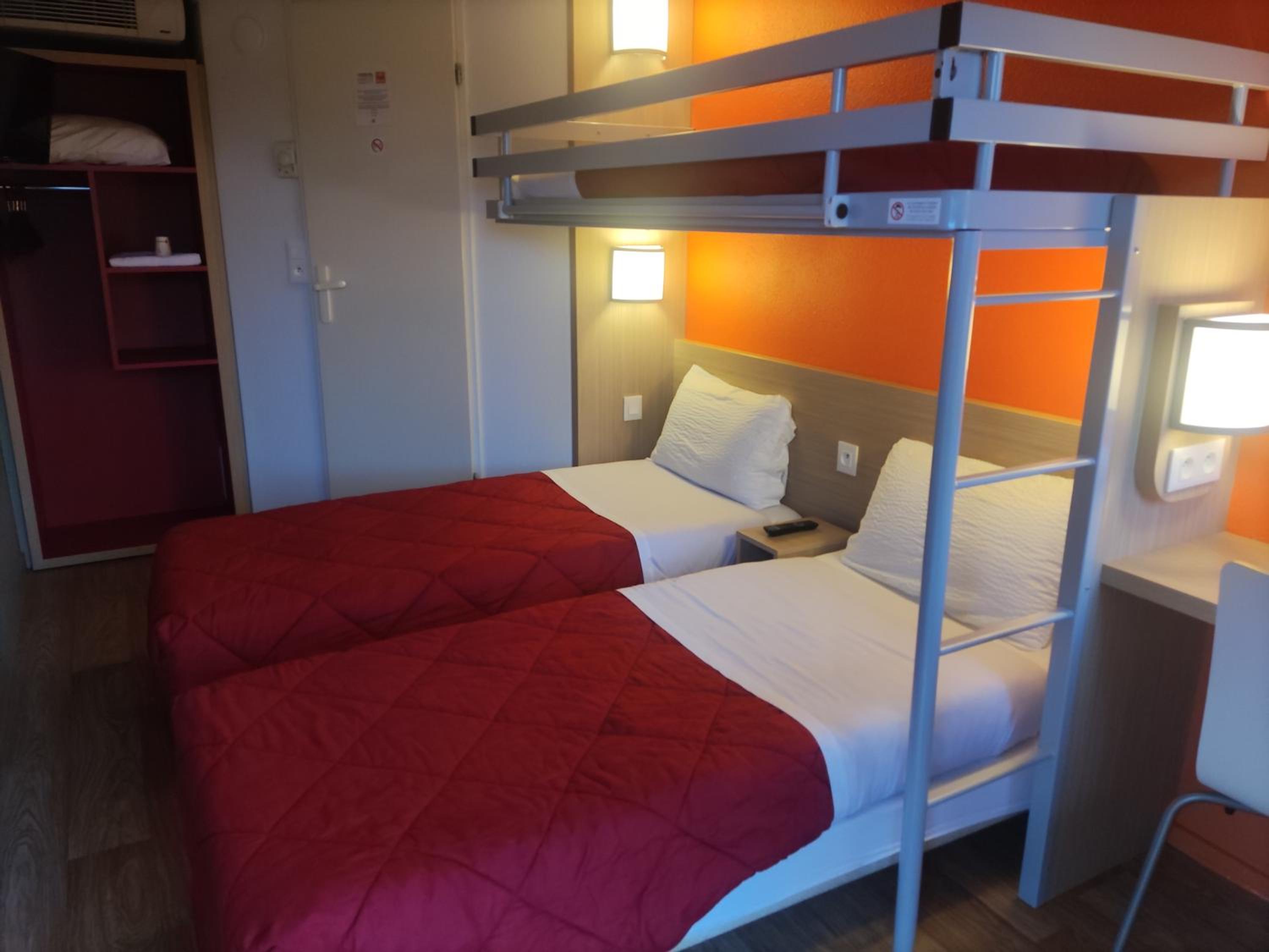 Triple Room - Photo 11
