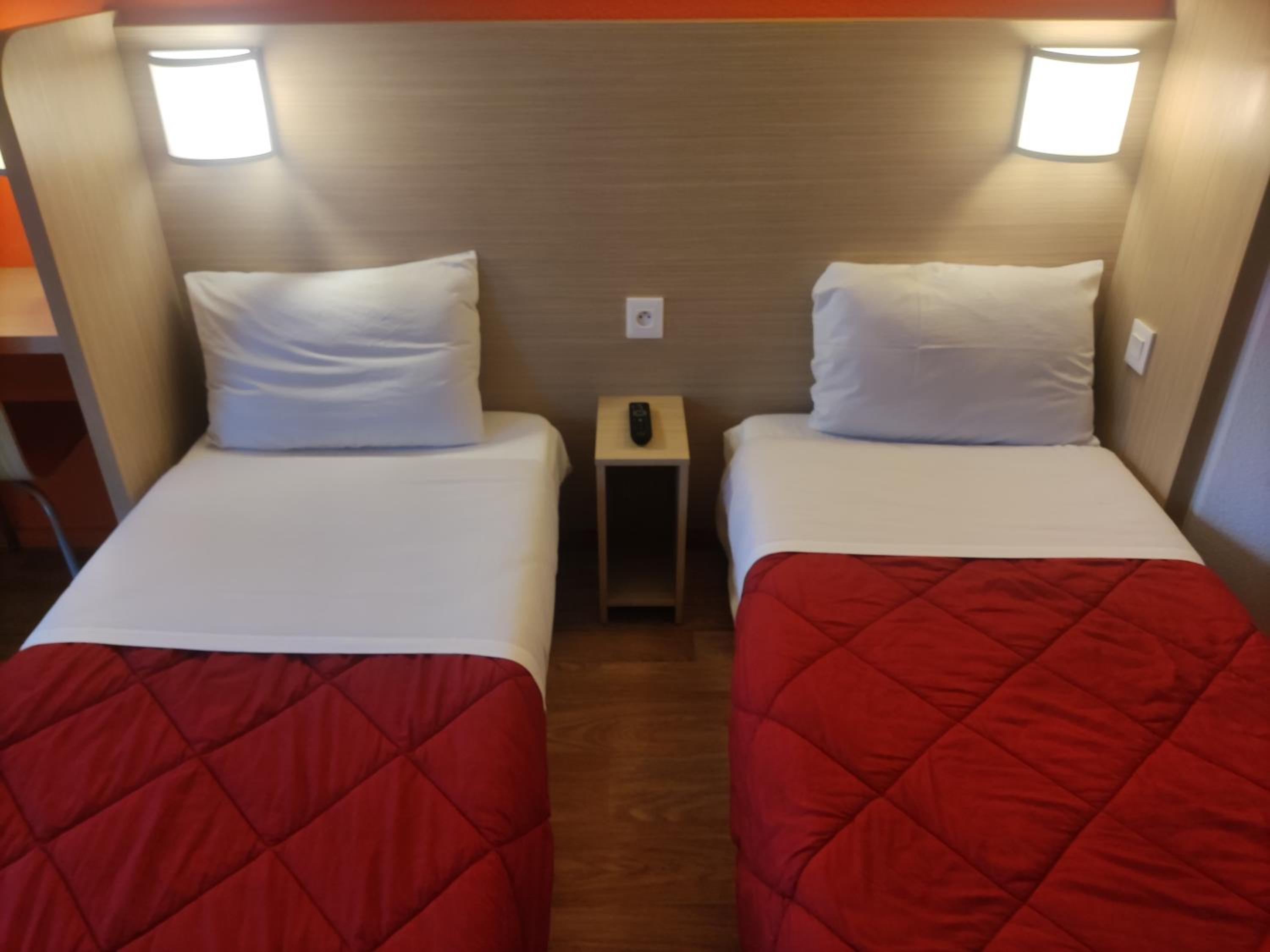 Twin Room - Photo 21