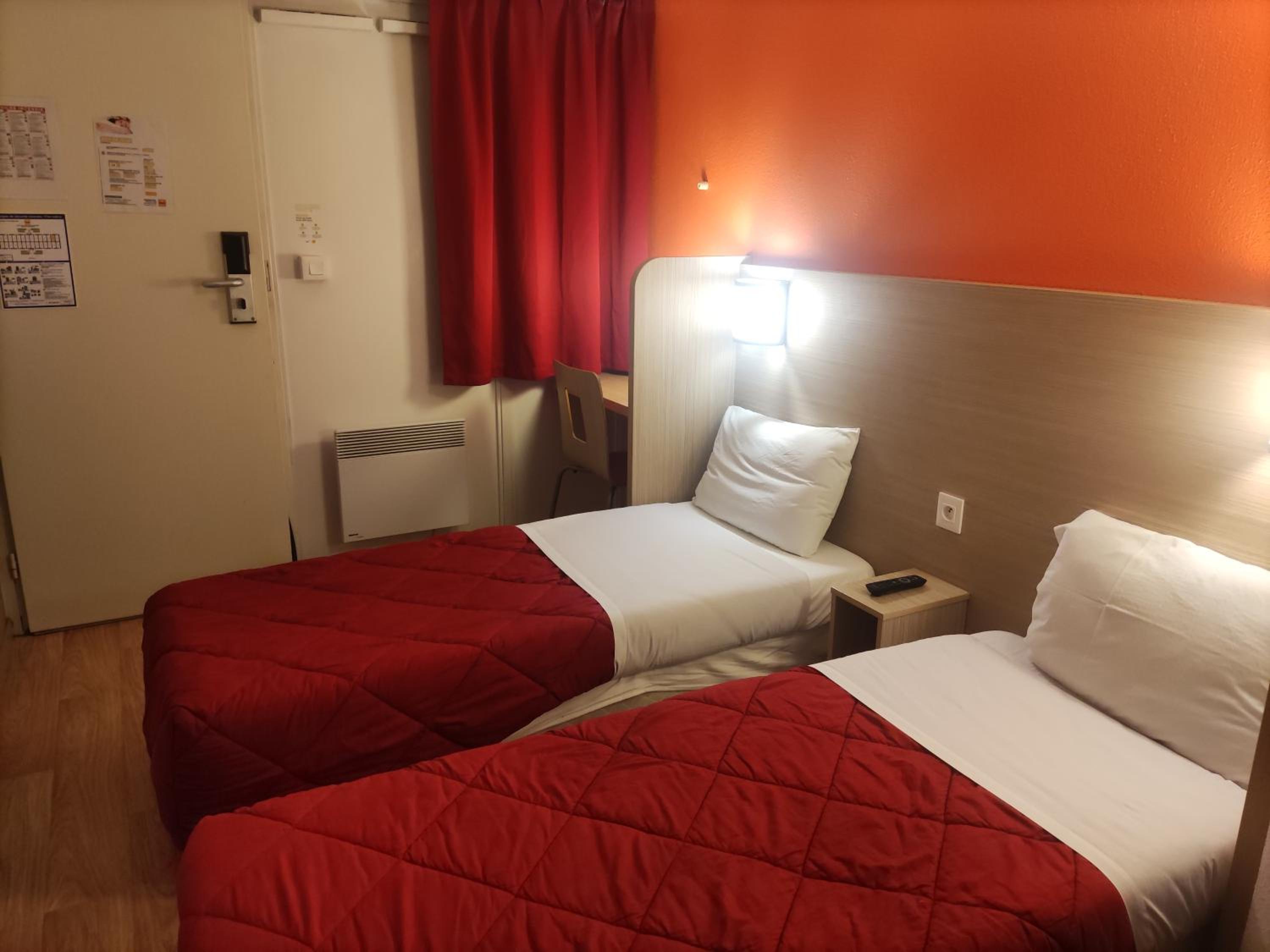 Twin Room - Photo 20