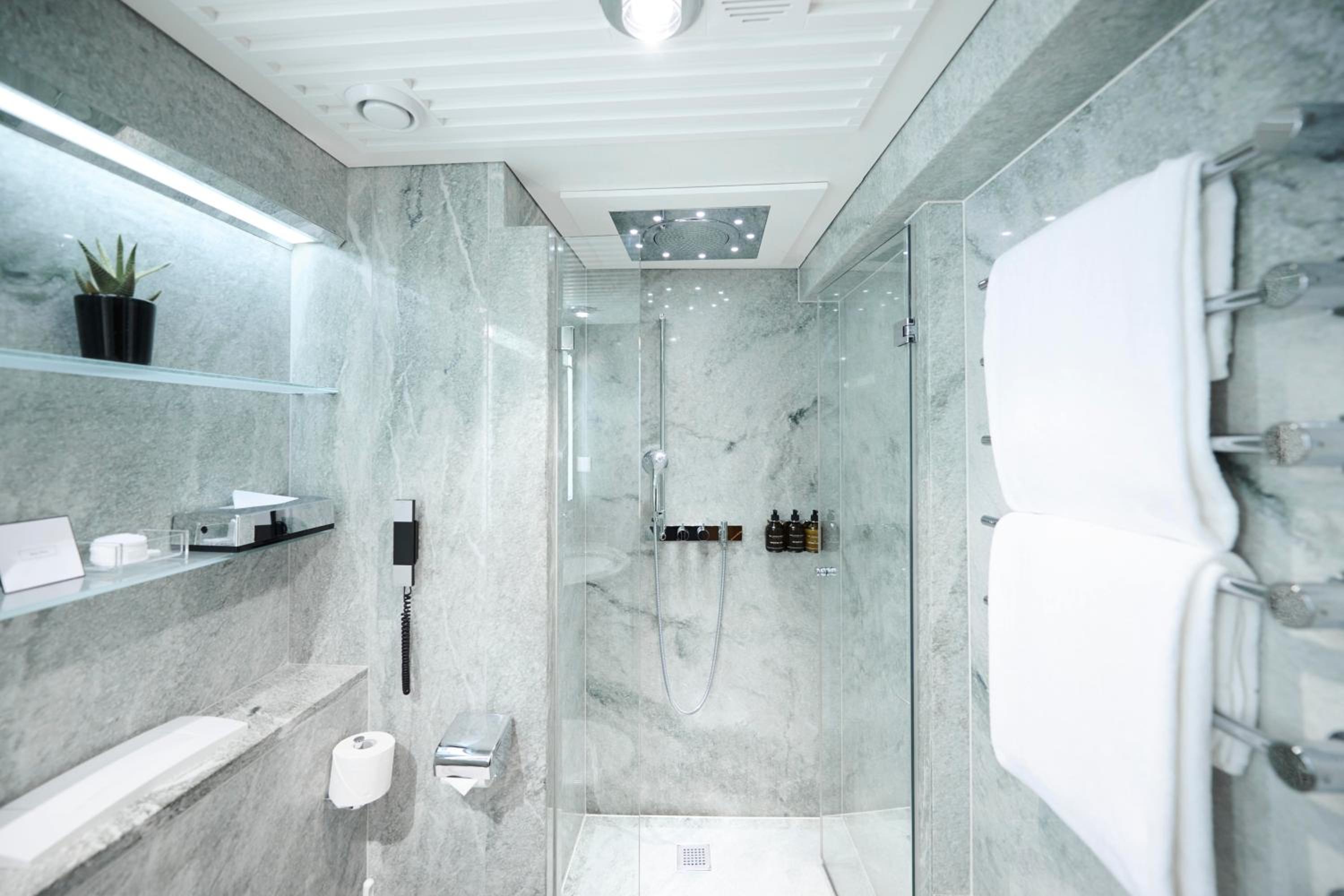 Design Single Room with 1 Adult Occupancy (Non Smoking)