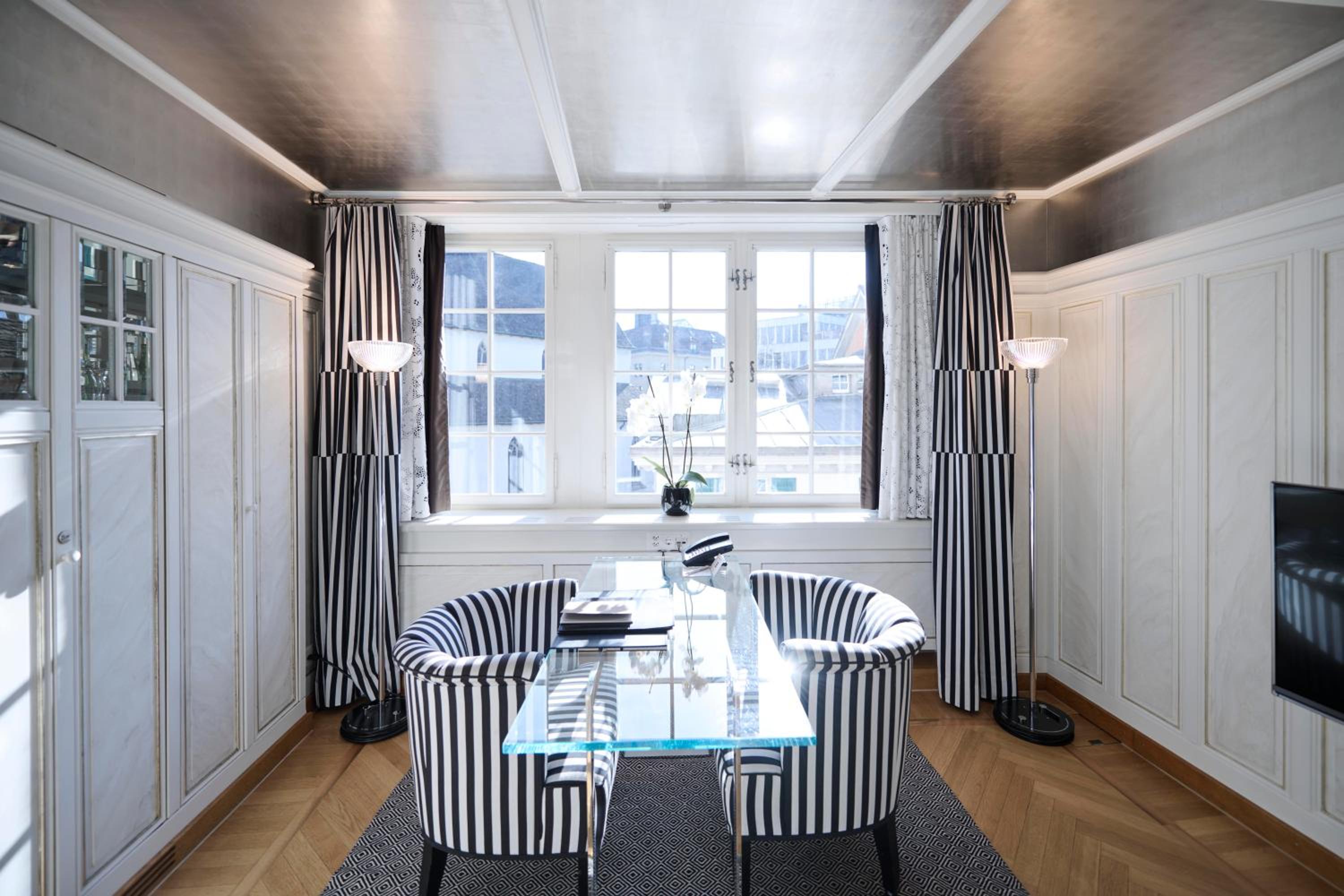 Design Single Room with 1 Adult Occupancy (Non Smoking)