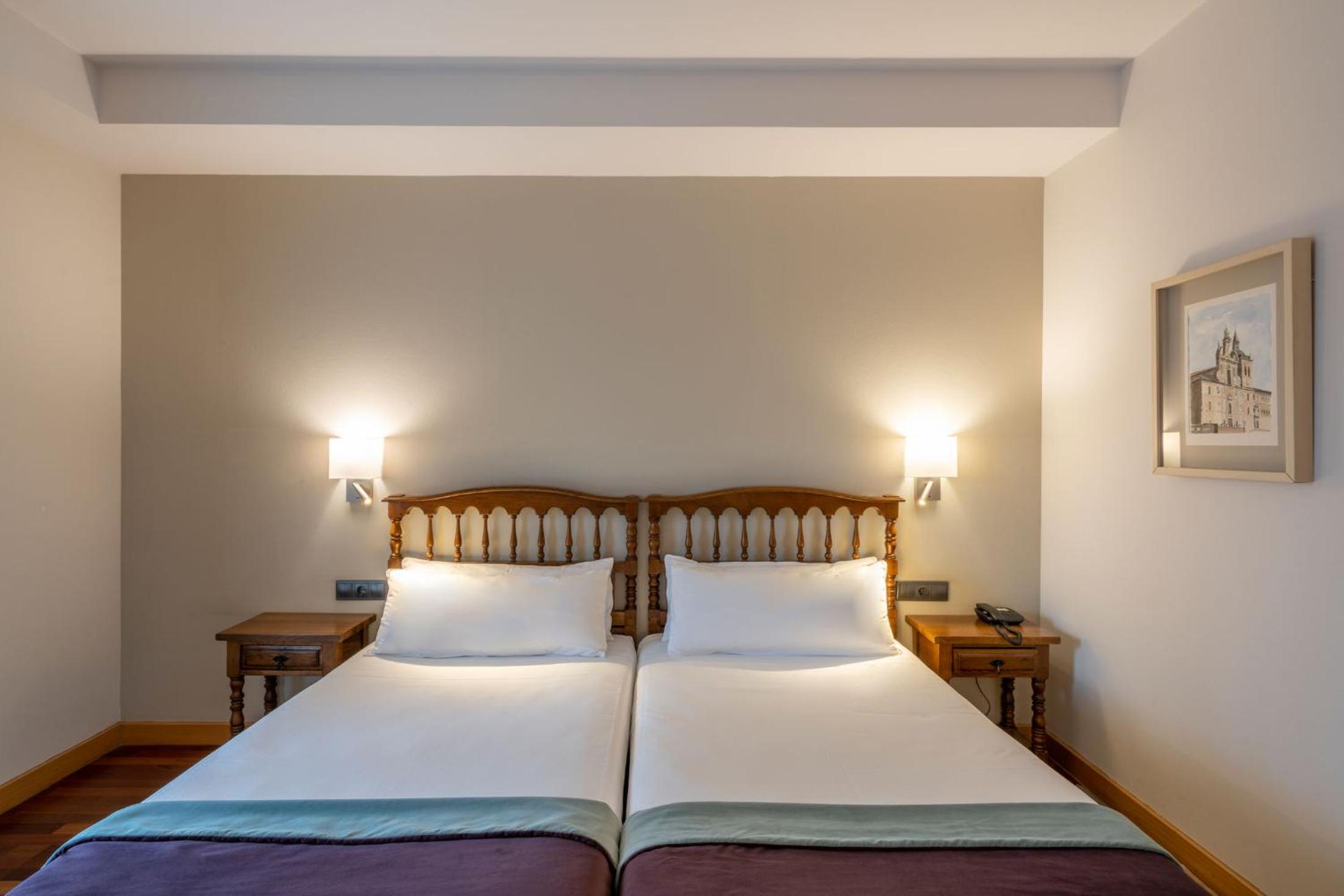 Standard Double Room - Photo 10