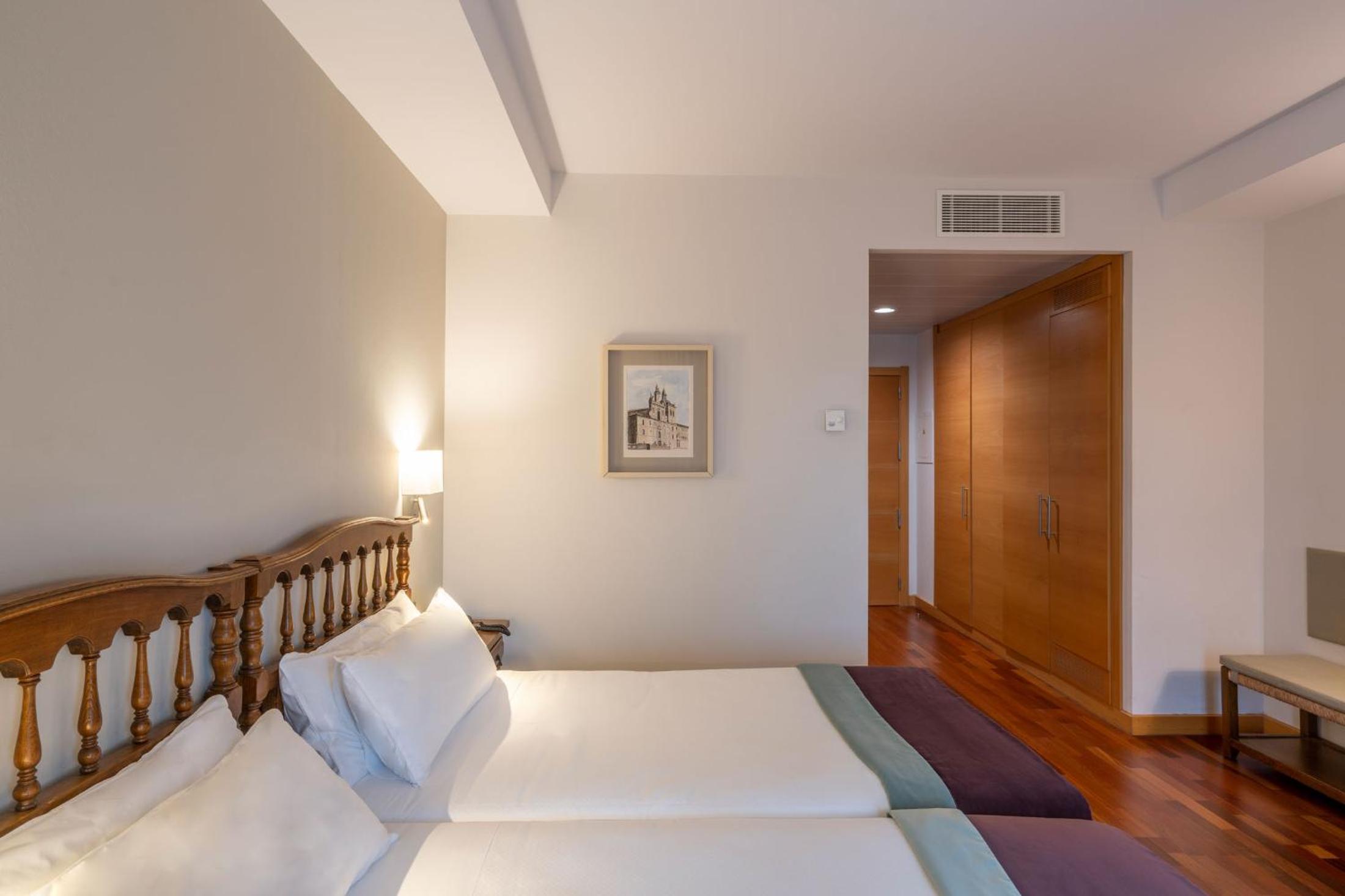 Standard Double Room - Photo 7