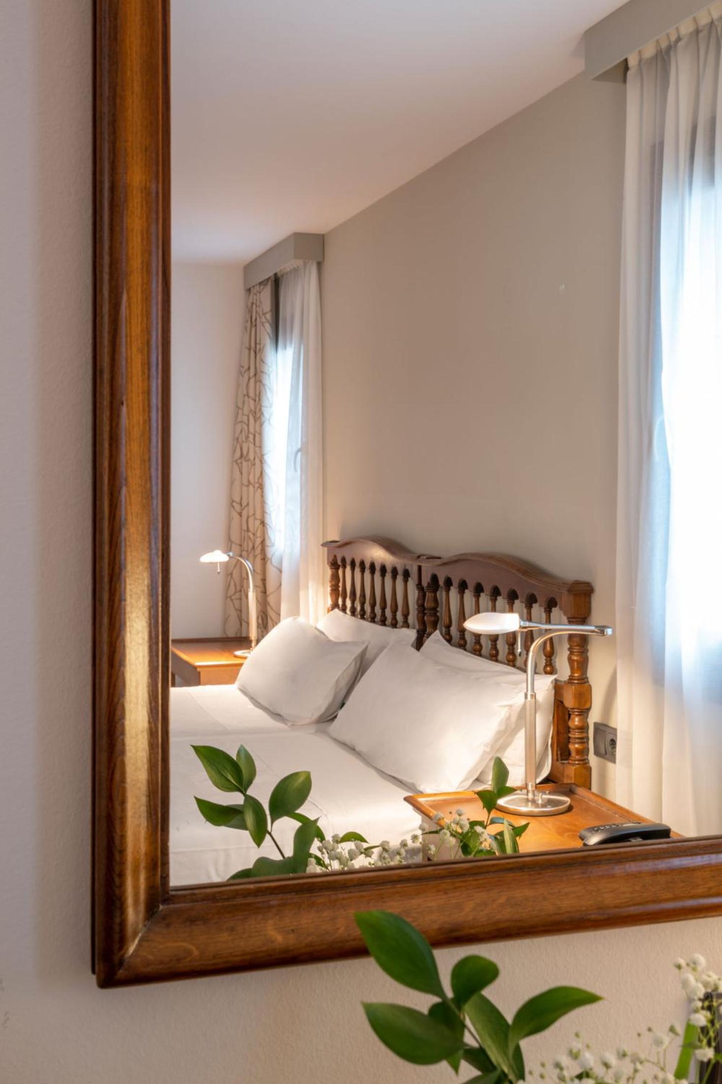 Standard Double Room - Photo 2
