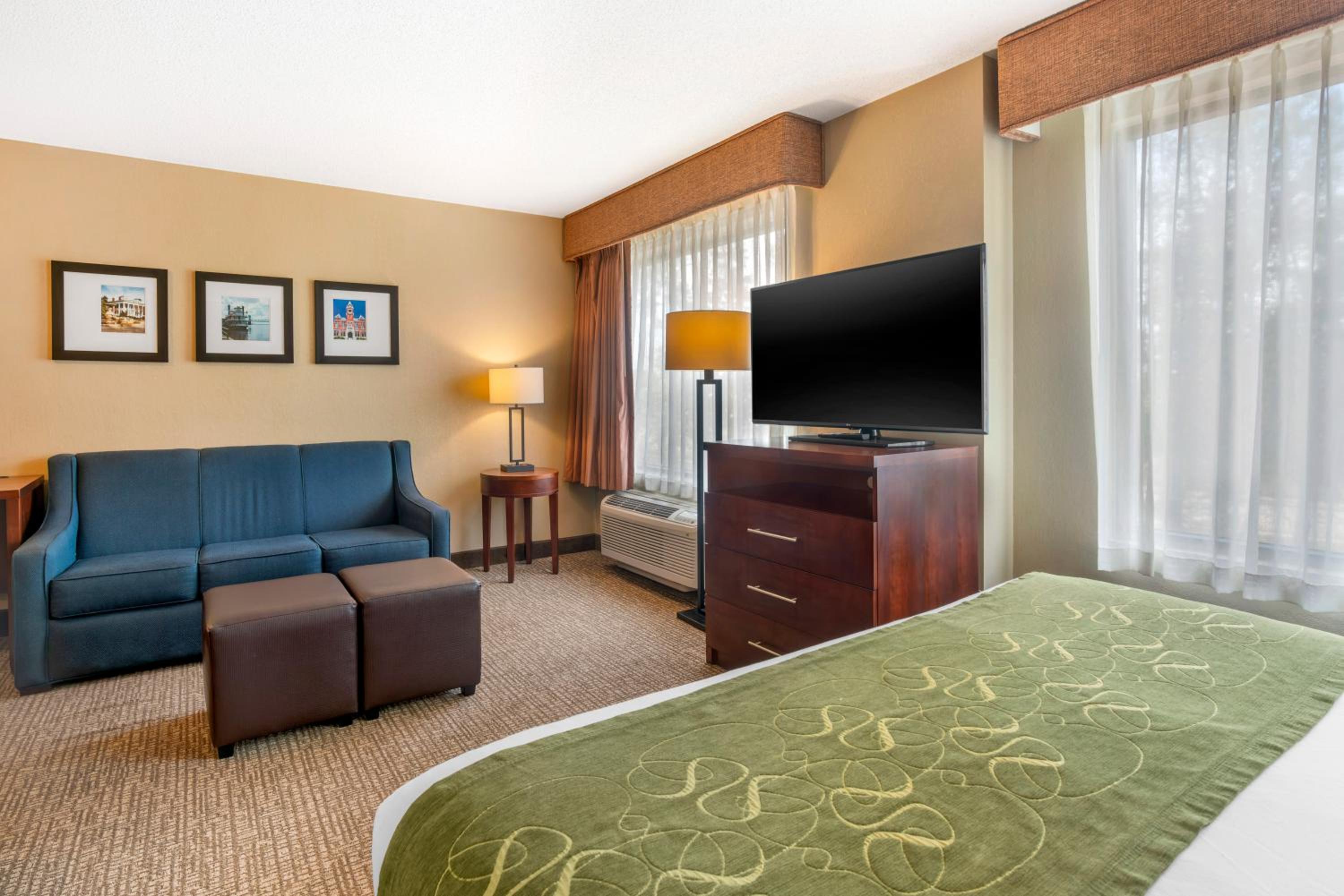 King Suite With Sofa Bed - Non-Smoking photo 3