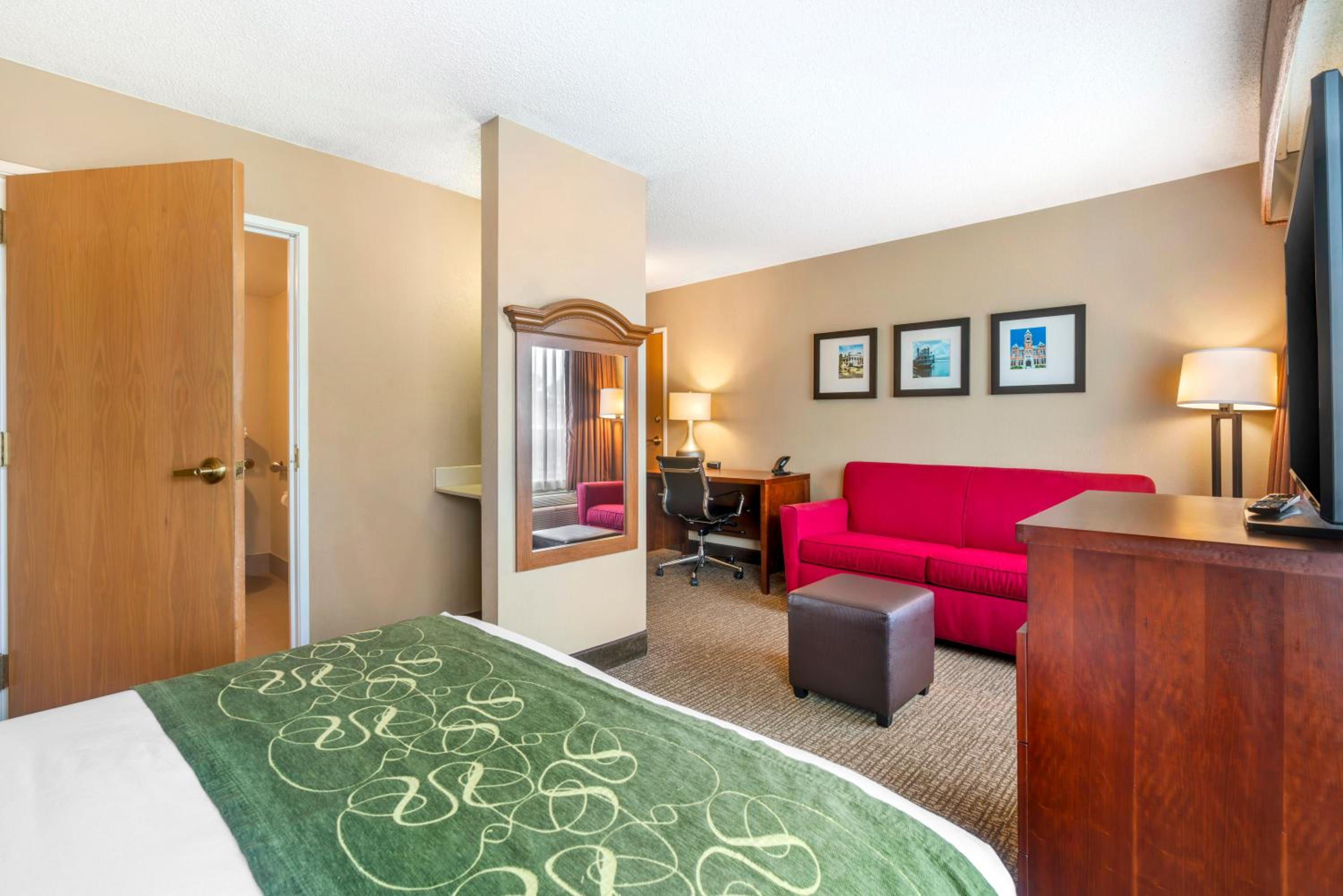 Queen Suite With Sofa Bed - Disability Access/Non-Smoking