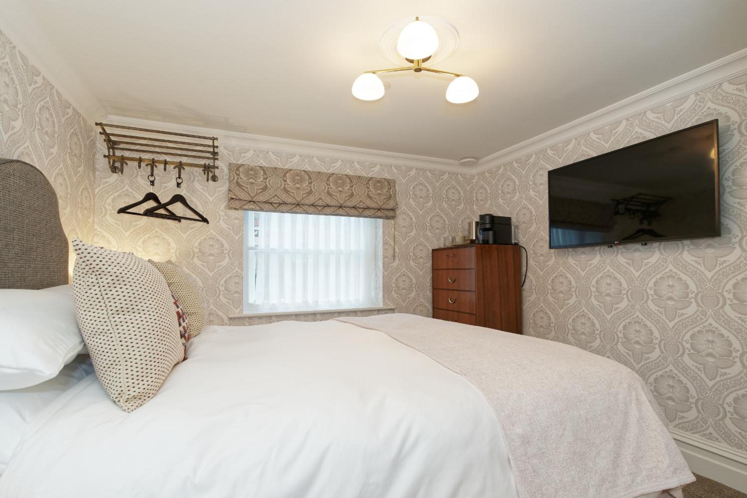 Standard King Room photo 2