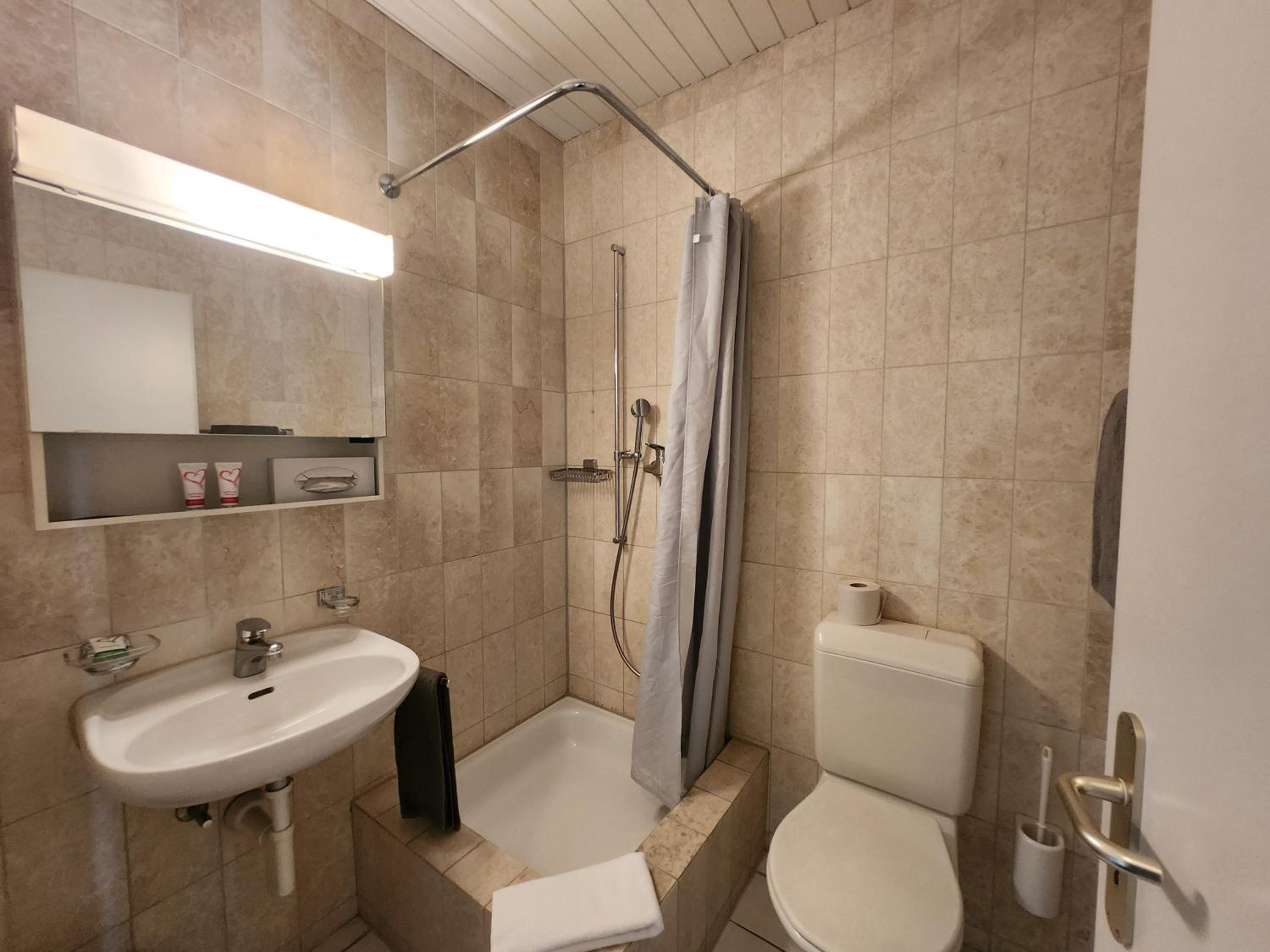 Single Room Budget Small photo 2