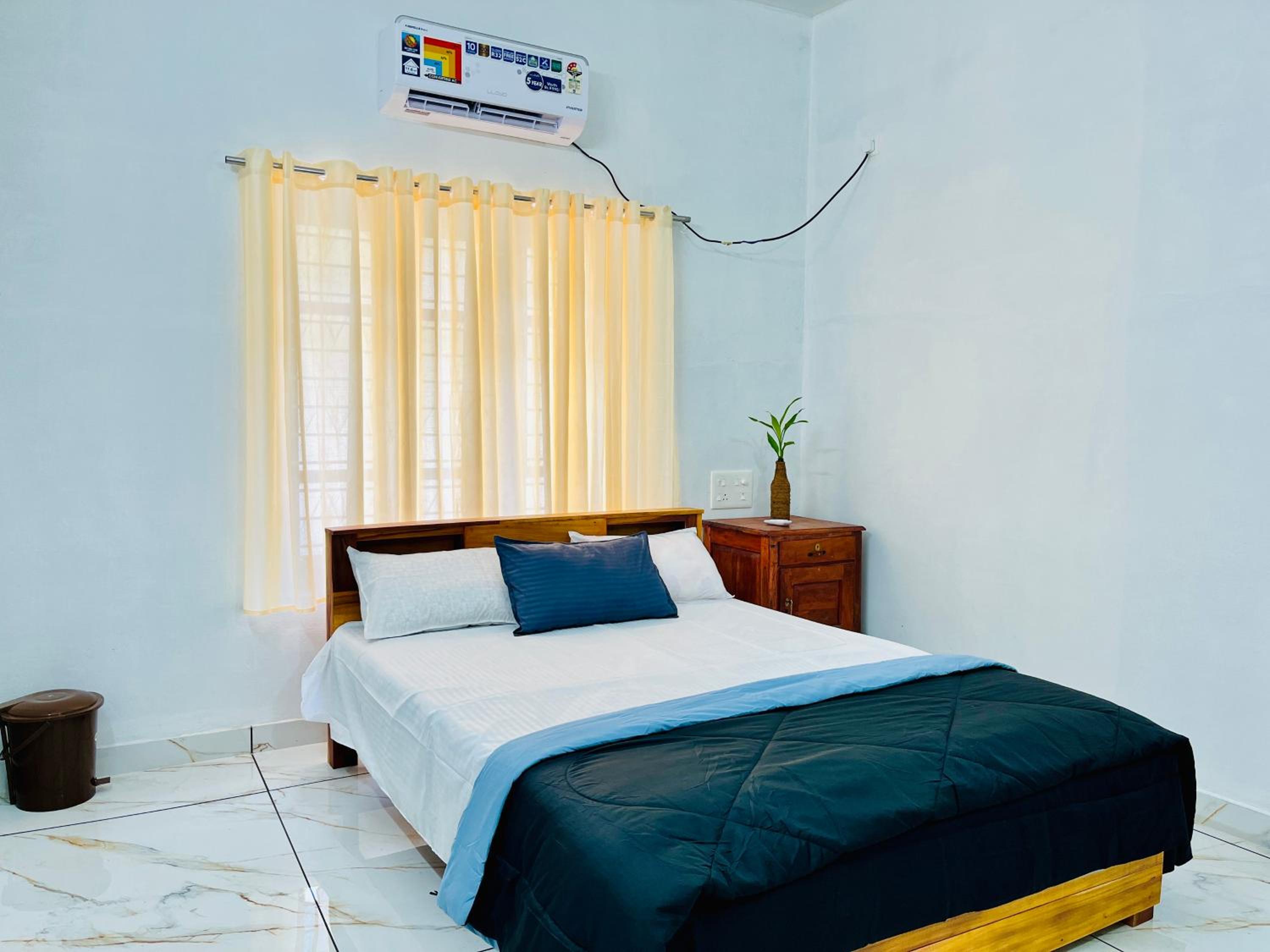 Deluxe Double Room (2 Adults + 1 Child)