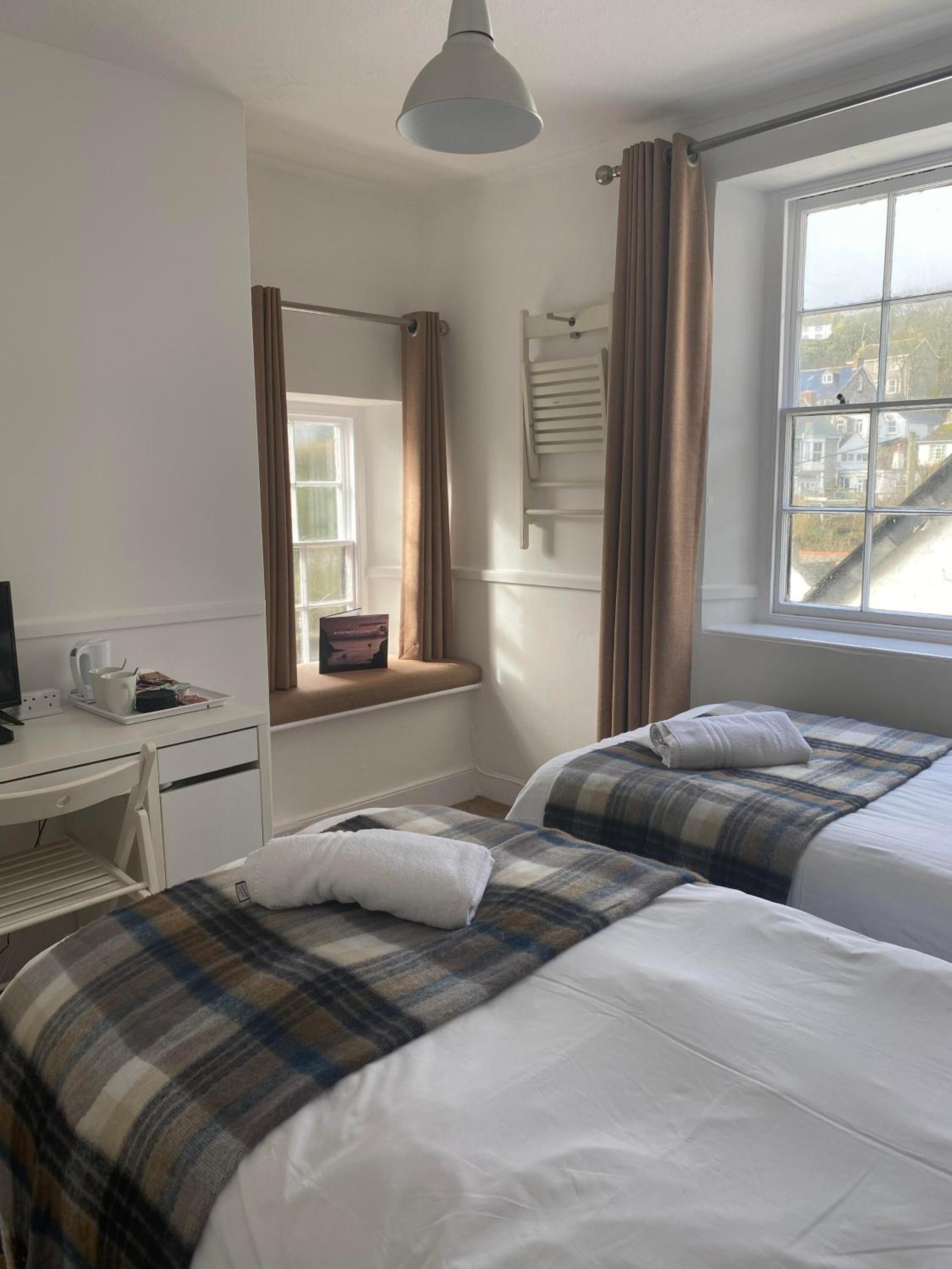 Standard Twin Room with Shared Bathroom photo 1