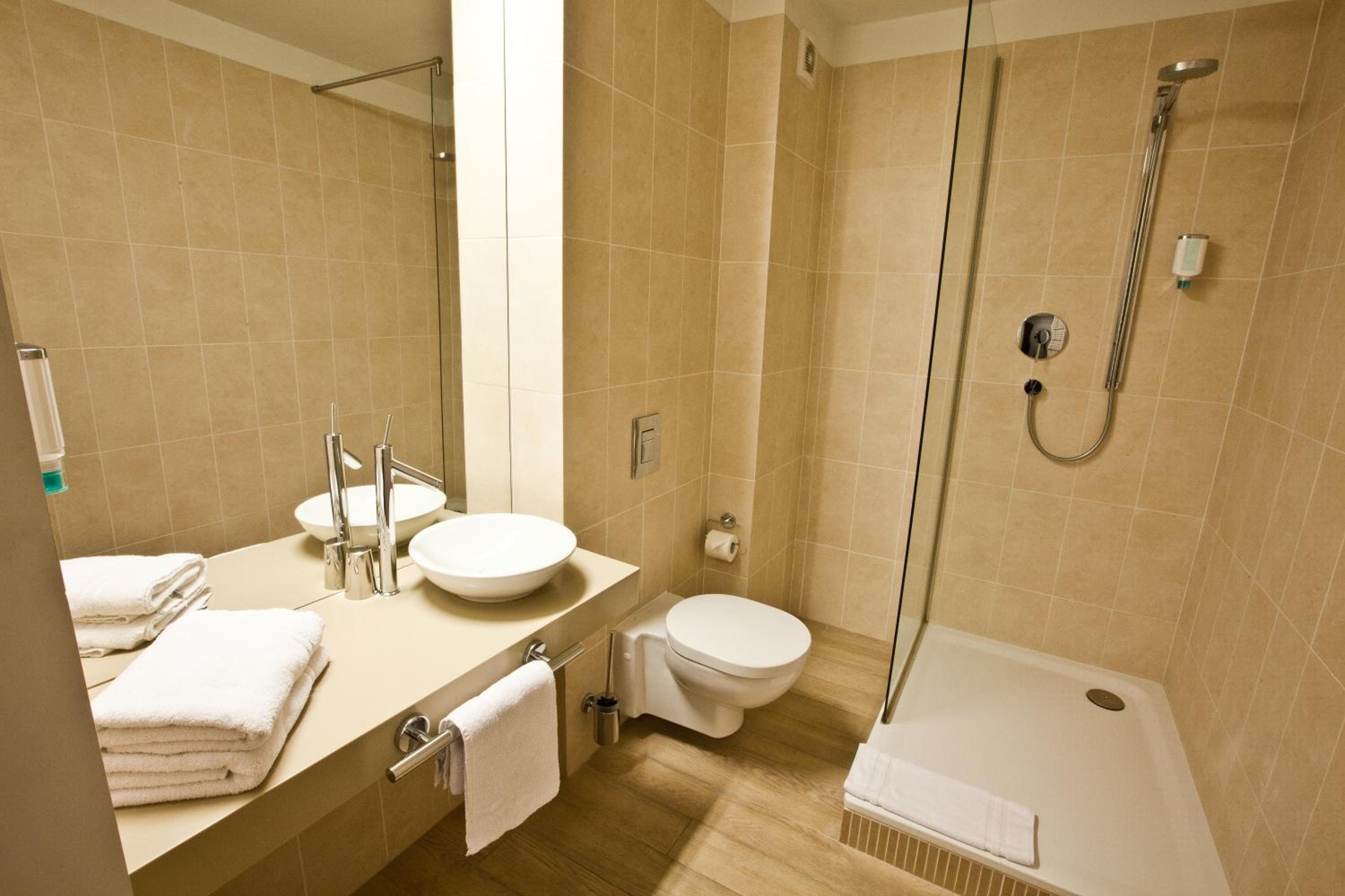 Standard One-Bedroom Apartment - Photo 2