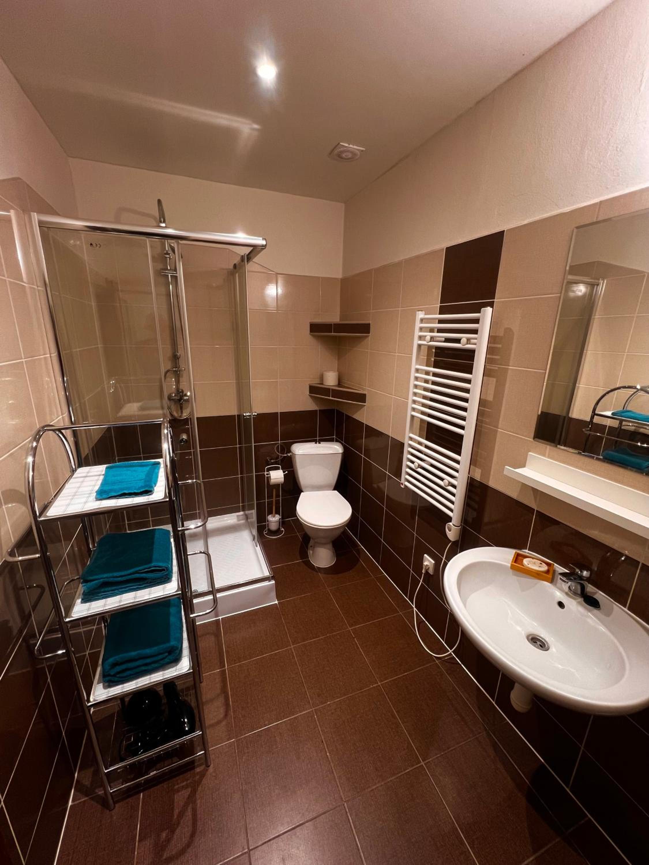Double or Twin Room with Private Bathroom photo 3