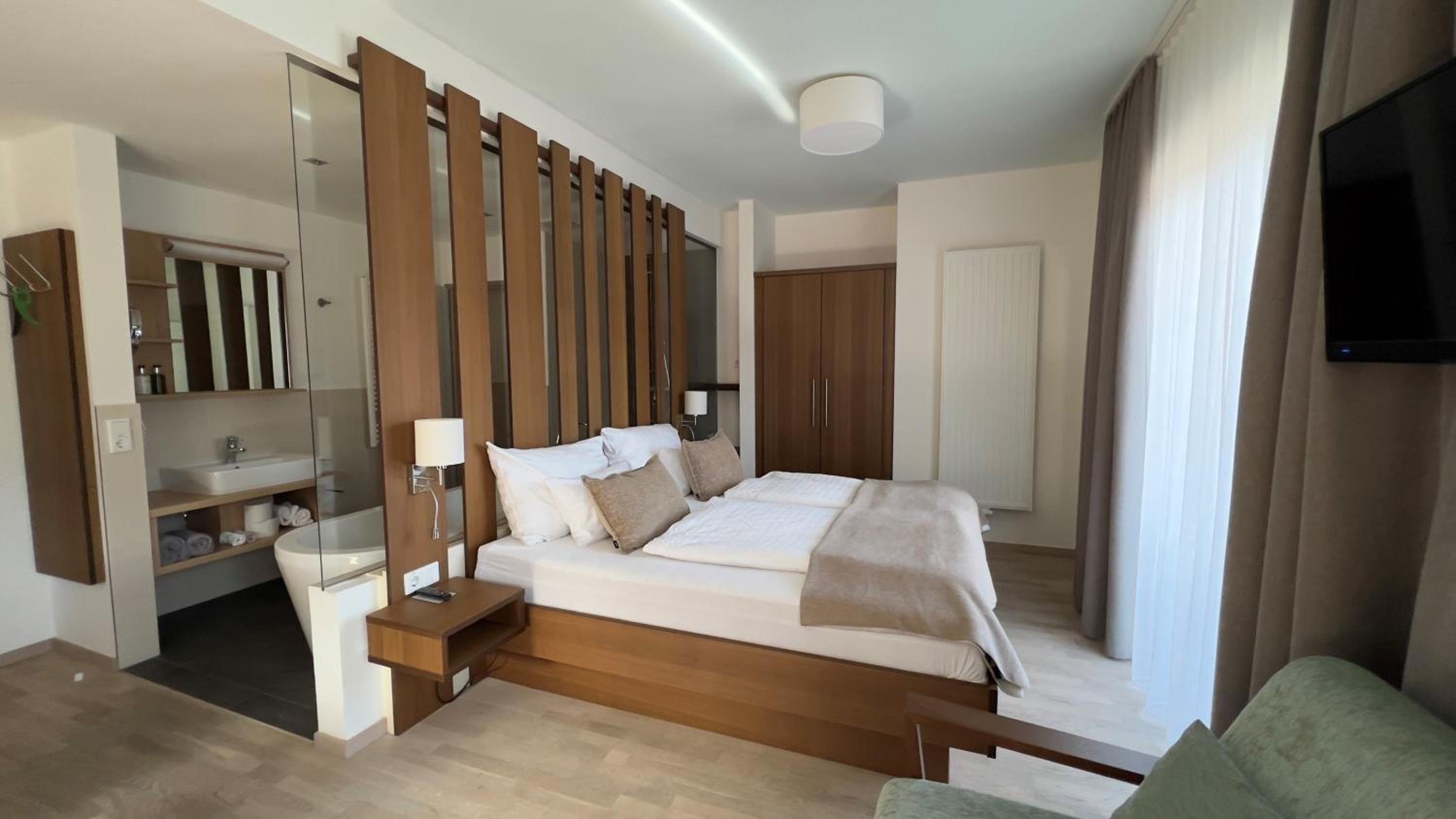 Deluxe Apartment with Lake View (3 Adults)  photo 1
