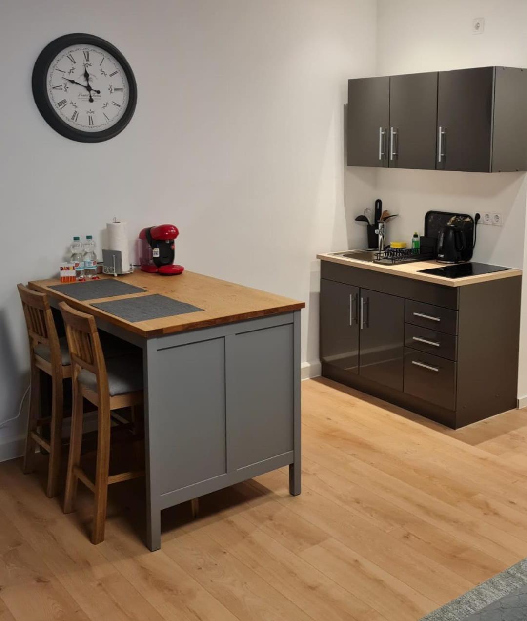 Large Double Room - Photo 5