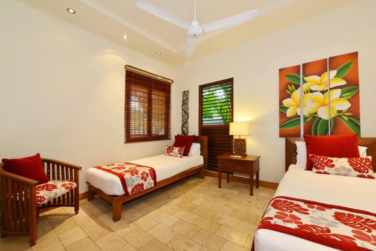 Villa photo 1