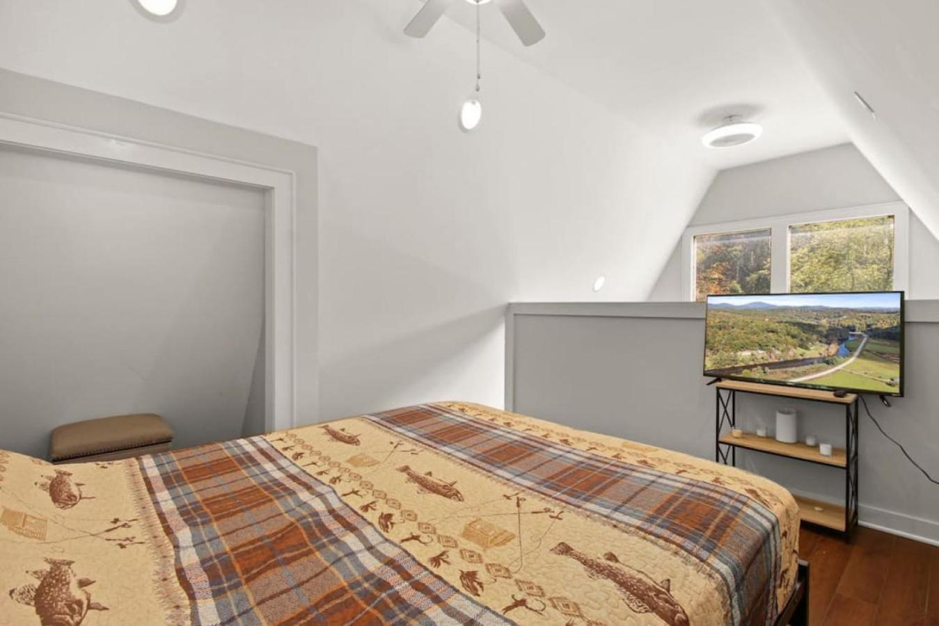 Two-Bedroom House photo 3