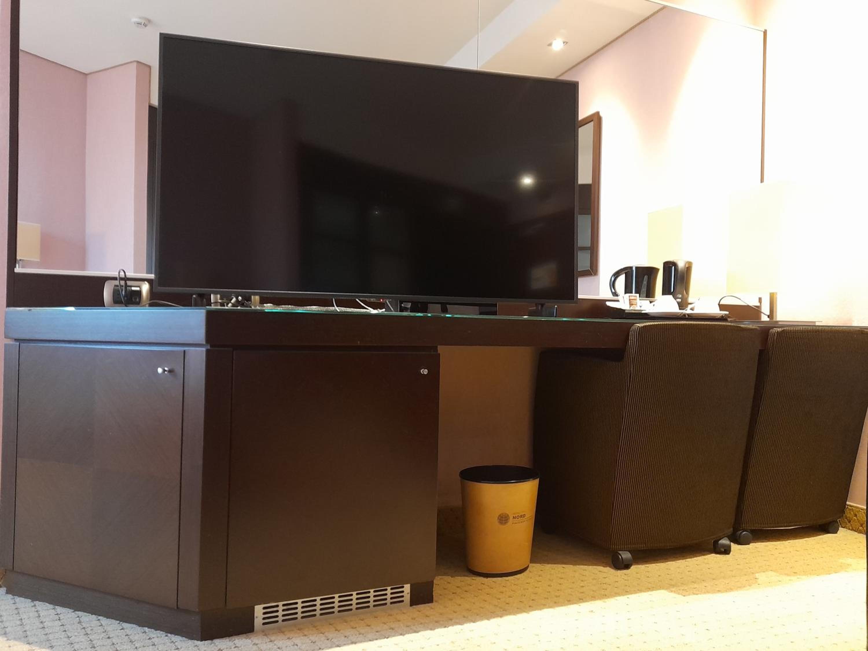 Junior Suite with Spa Bath - Photo 4