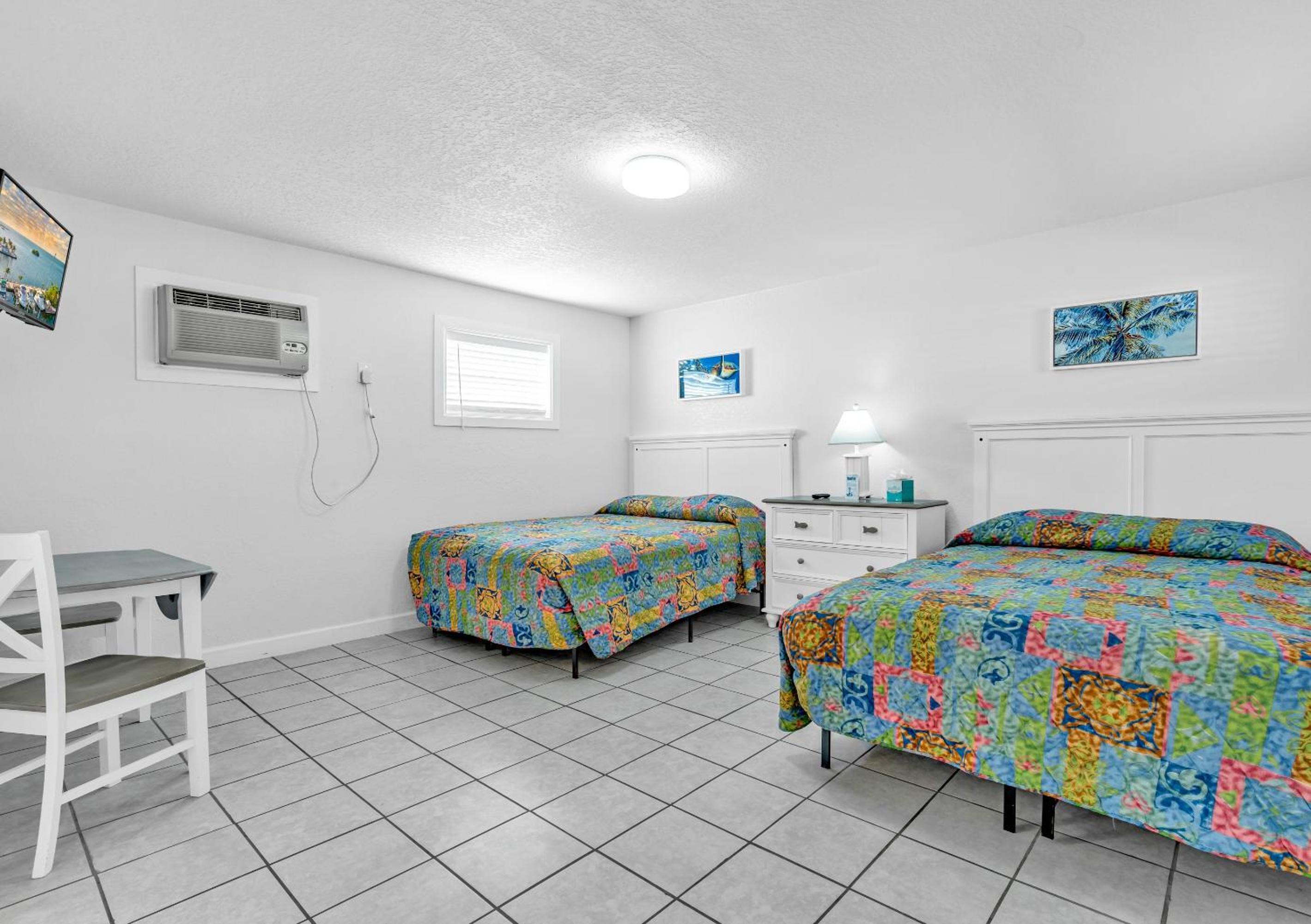 Queen Room with Two Queen Beds - Non-Smoking - Photo 1