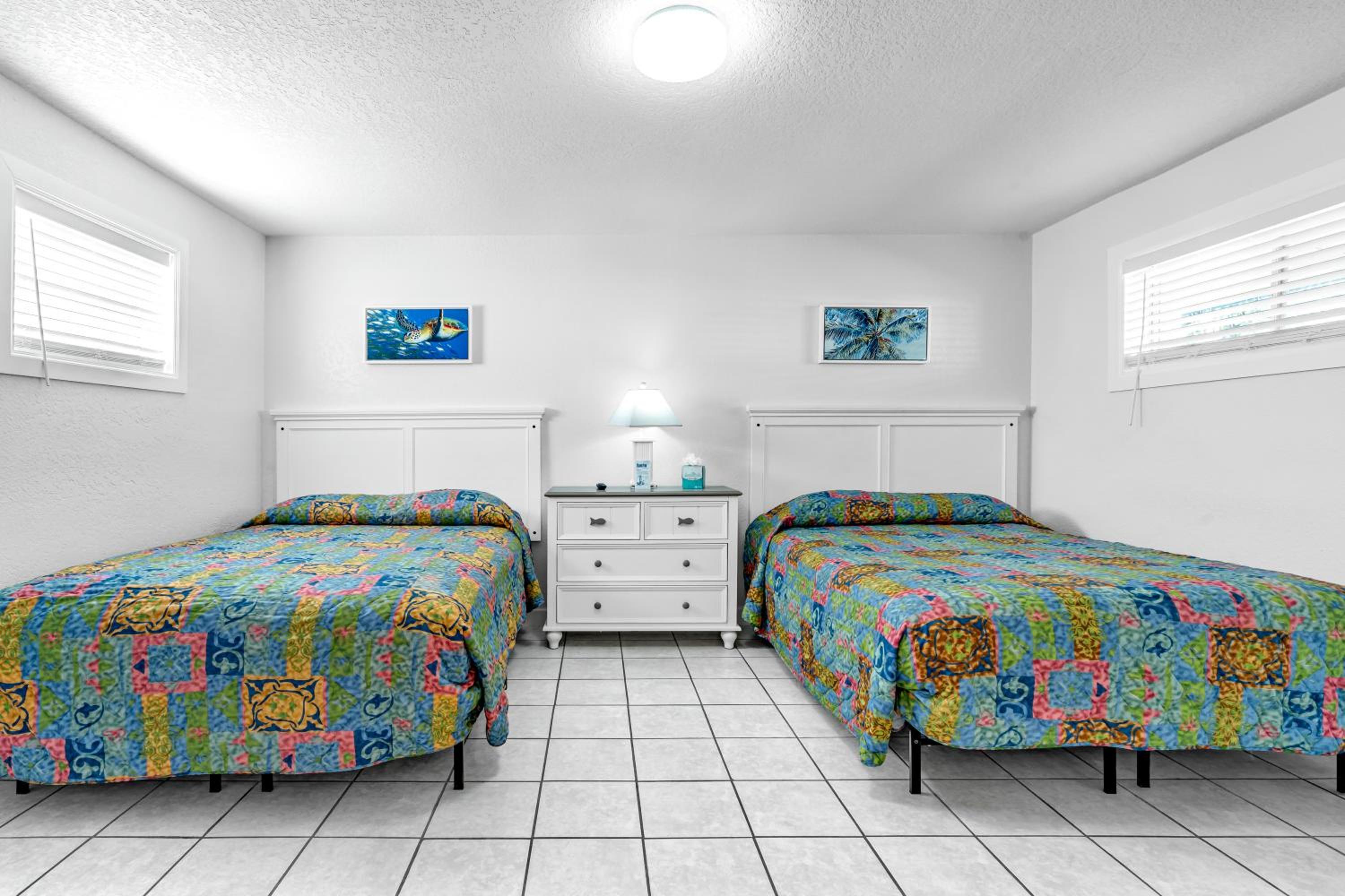 Queen Room with Two Queen Beds - Non-Smoking - Photo 3