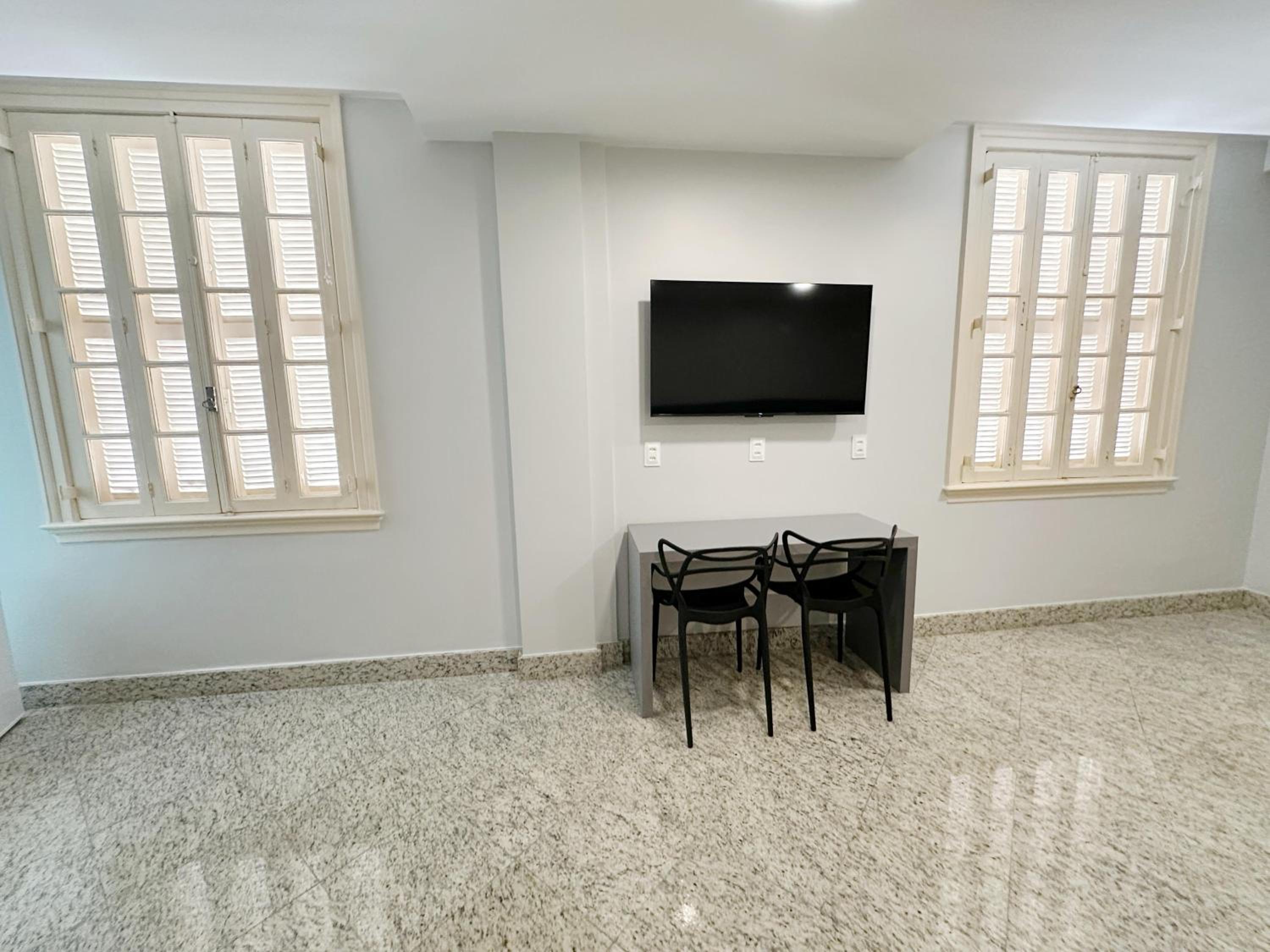 Superior Family Room - Photo 2