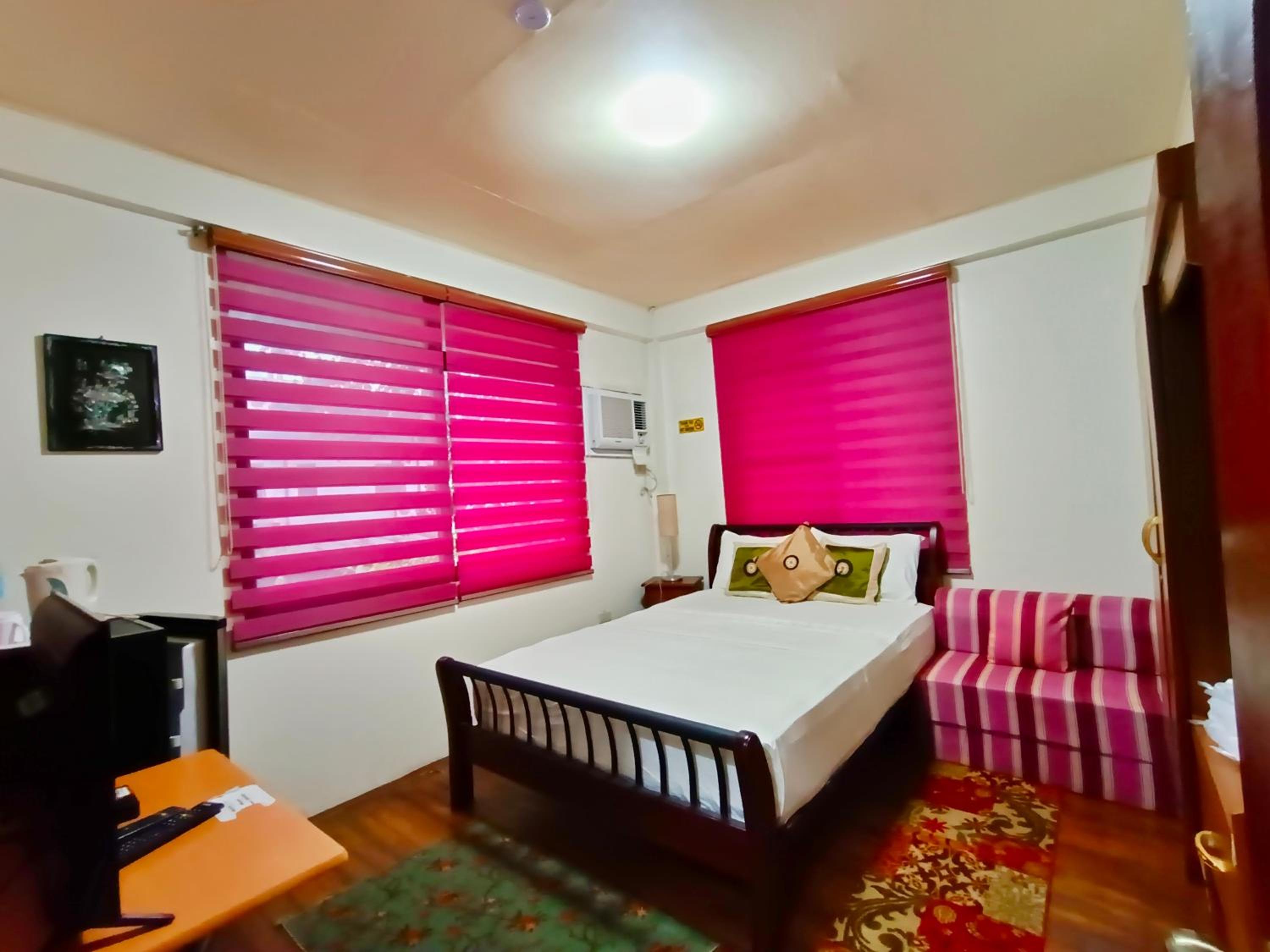 Standard Queen Room - Photo 1
