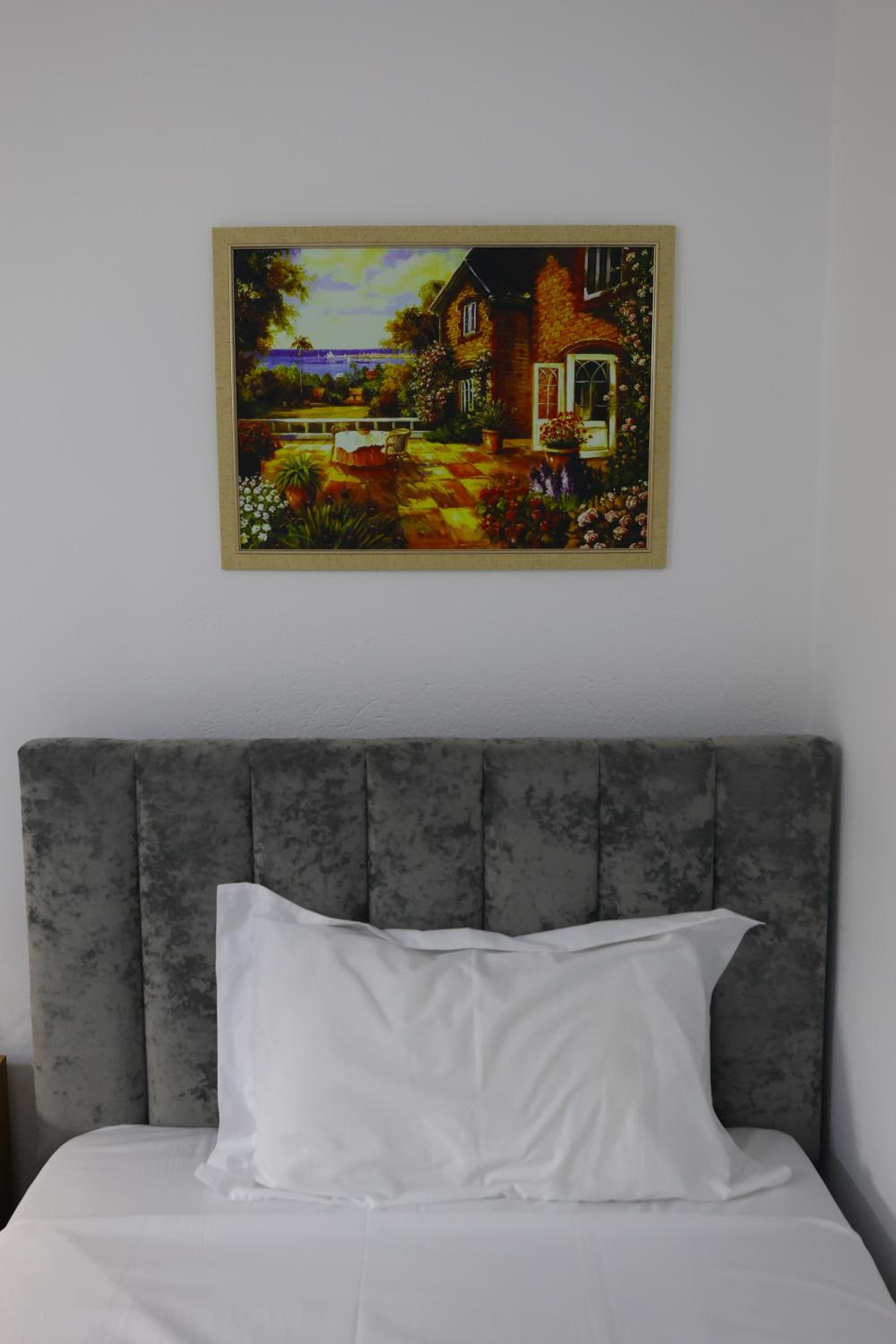 Standard Twin Room photo 2