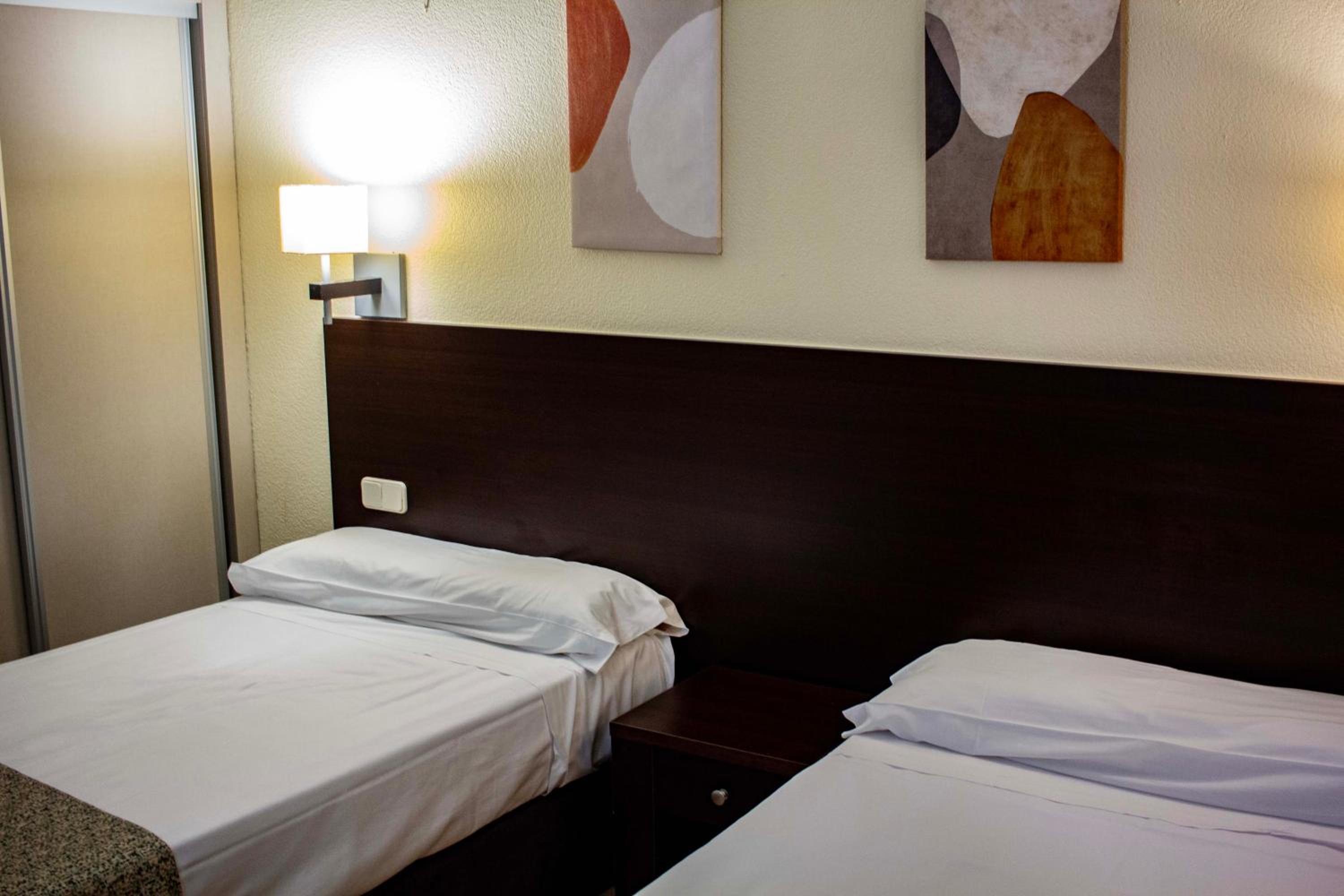 Double or Twin Room - Photo 18