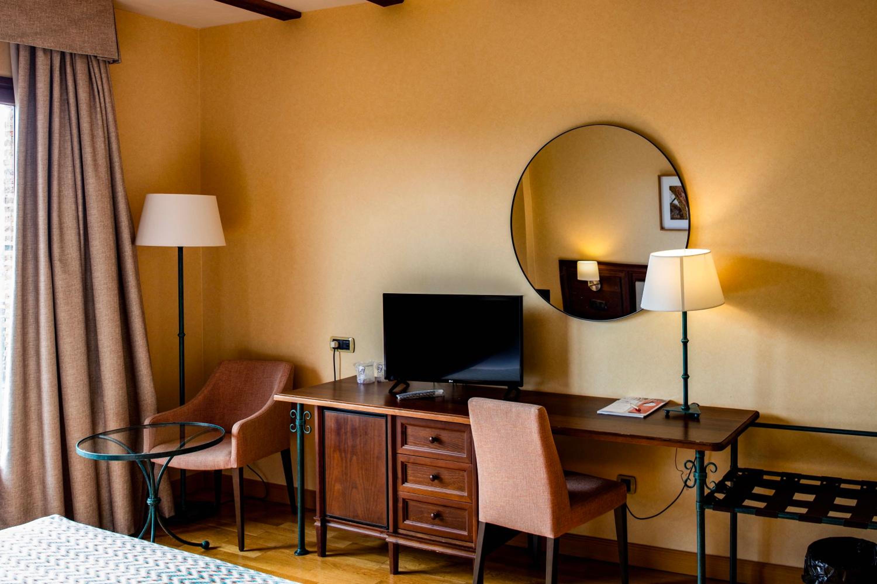 Double or Twin Room - Photo 10