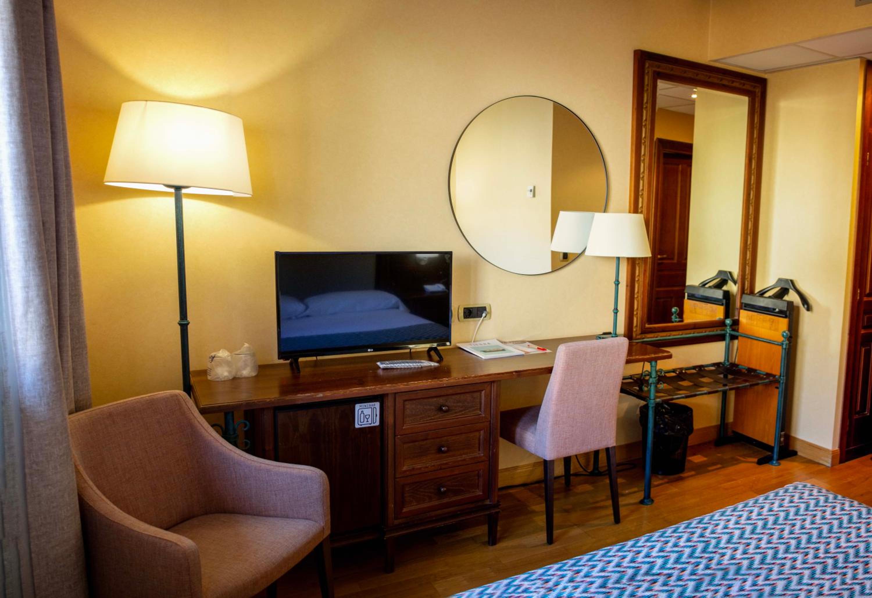 Double or Twin Room - Photo 4