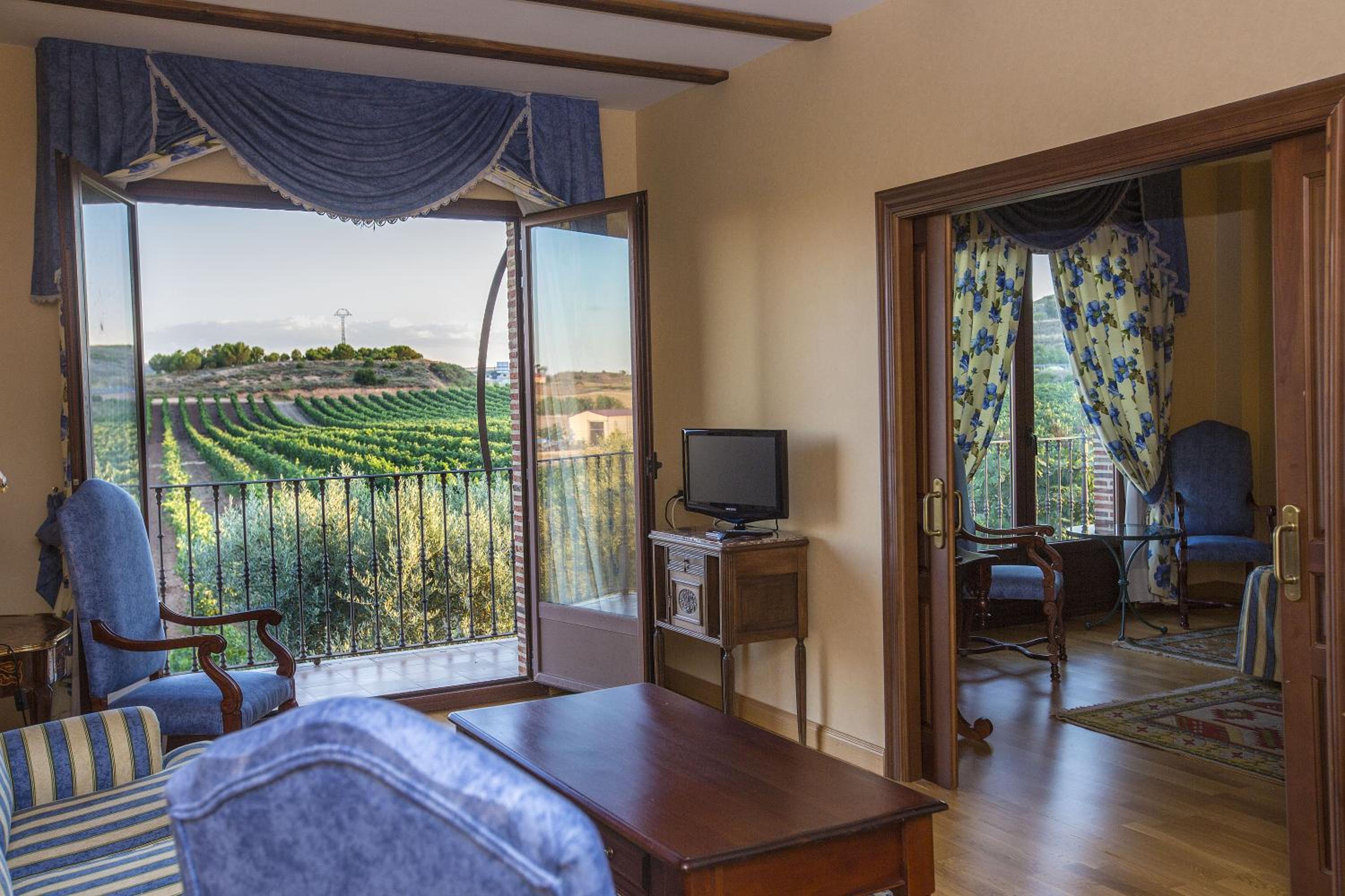 Suite - Photo 3