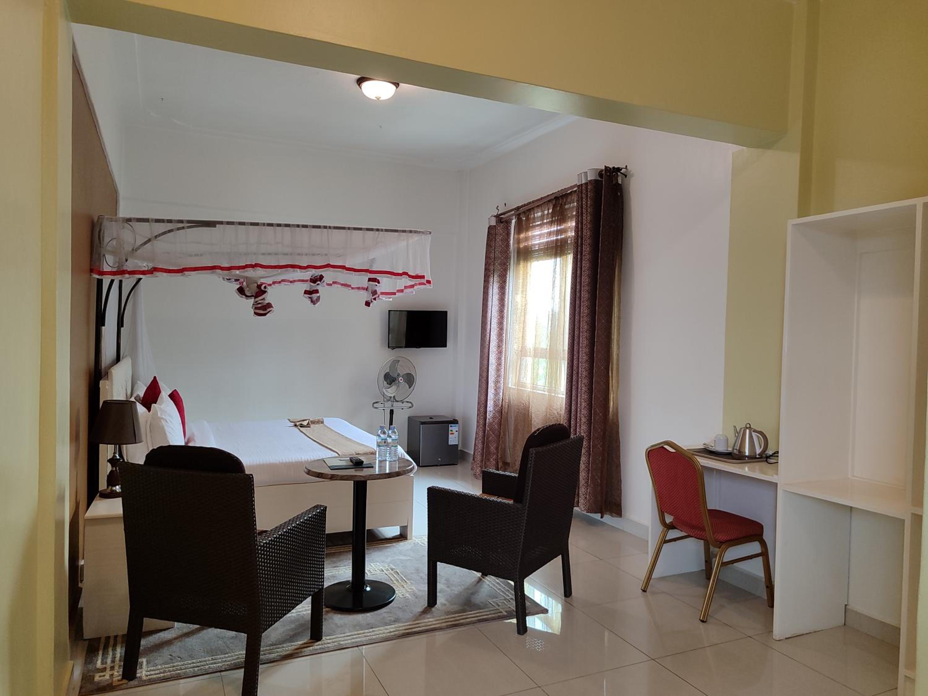 Deluxe King Suite photo 1
