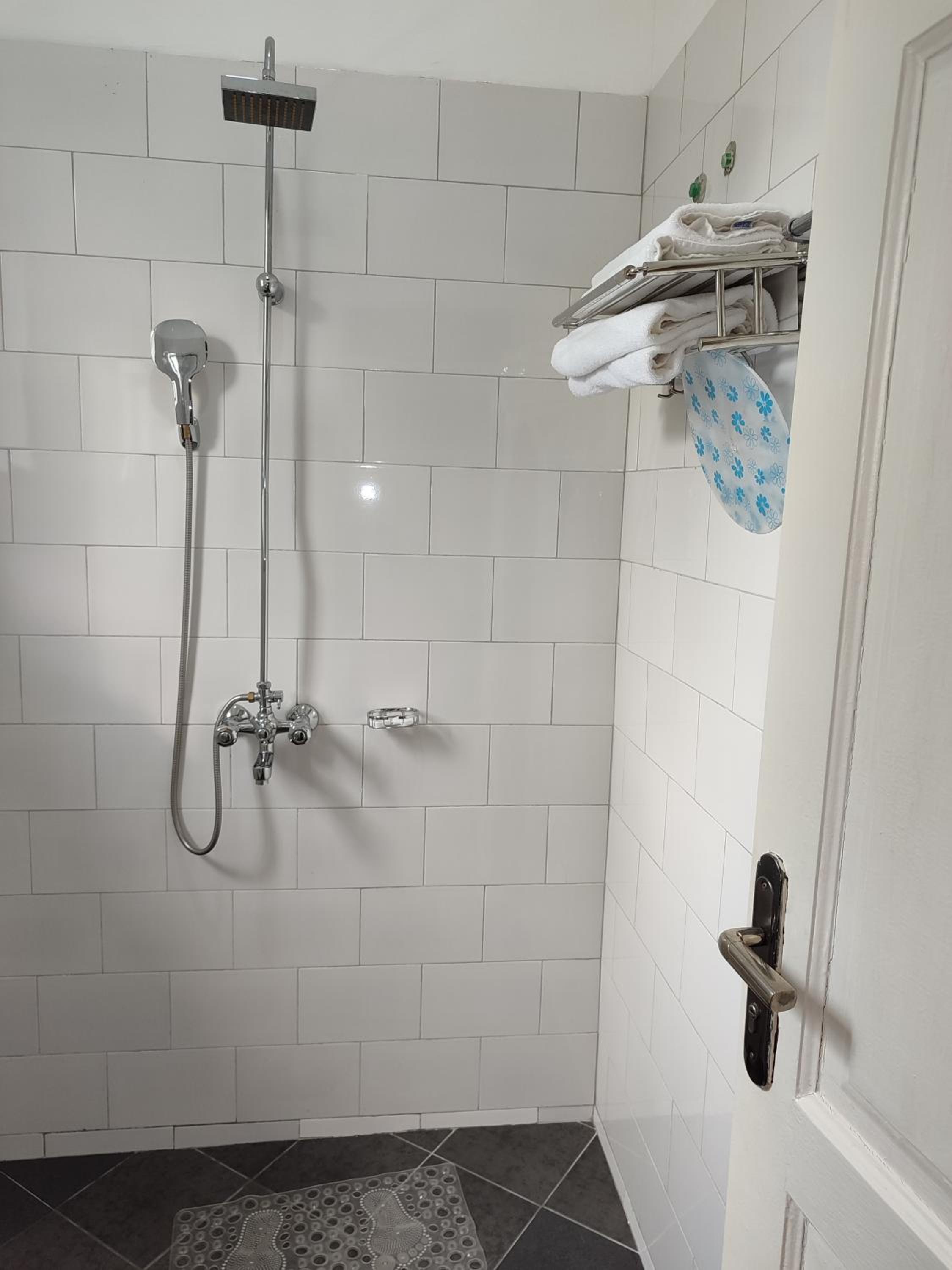 Deluxe King Suite photo 3
