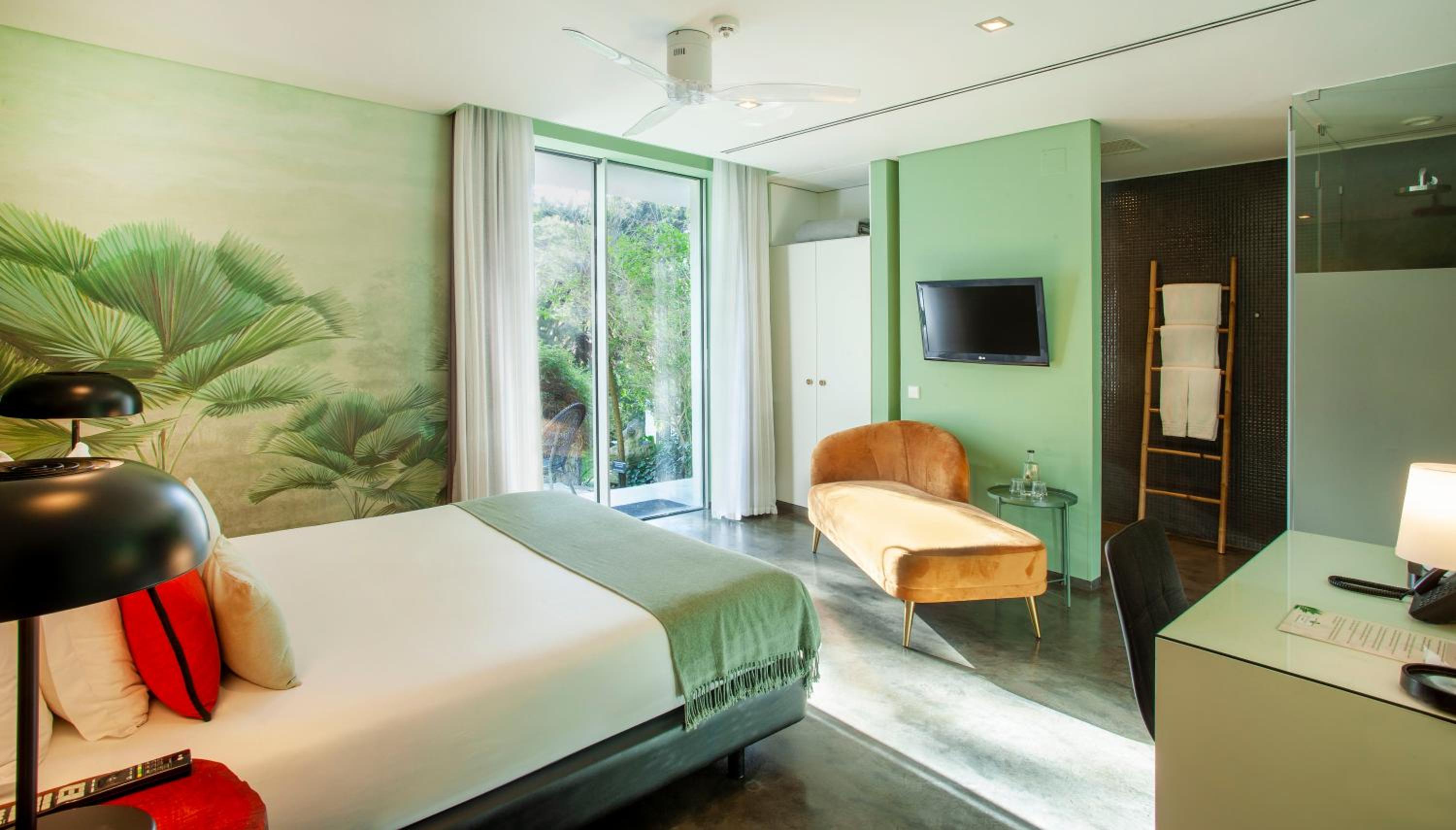 Superior Double Room with Balcony - Photo 6