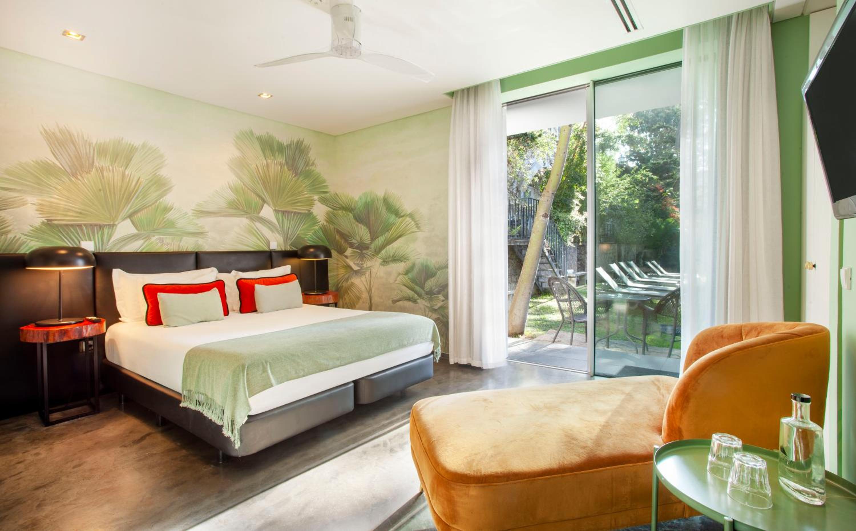 Superior Double Room with Balcony - Photo 1