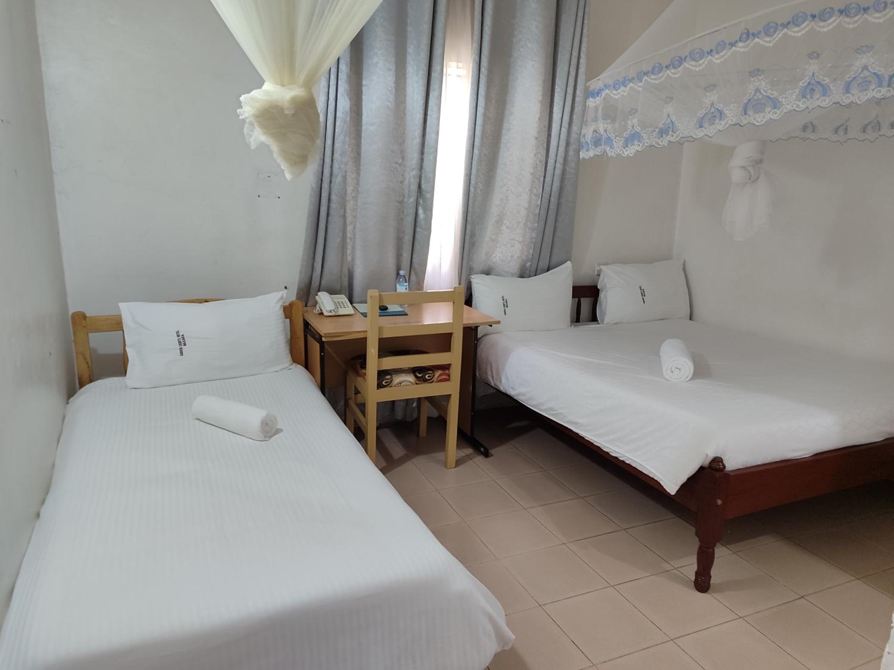 Budget Twin Room photo 3