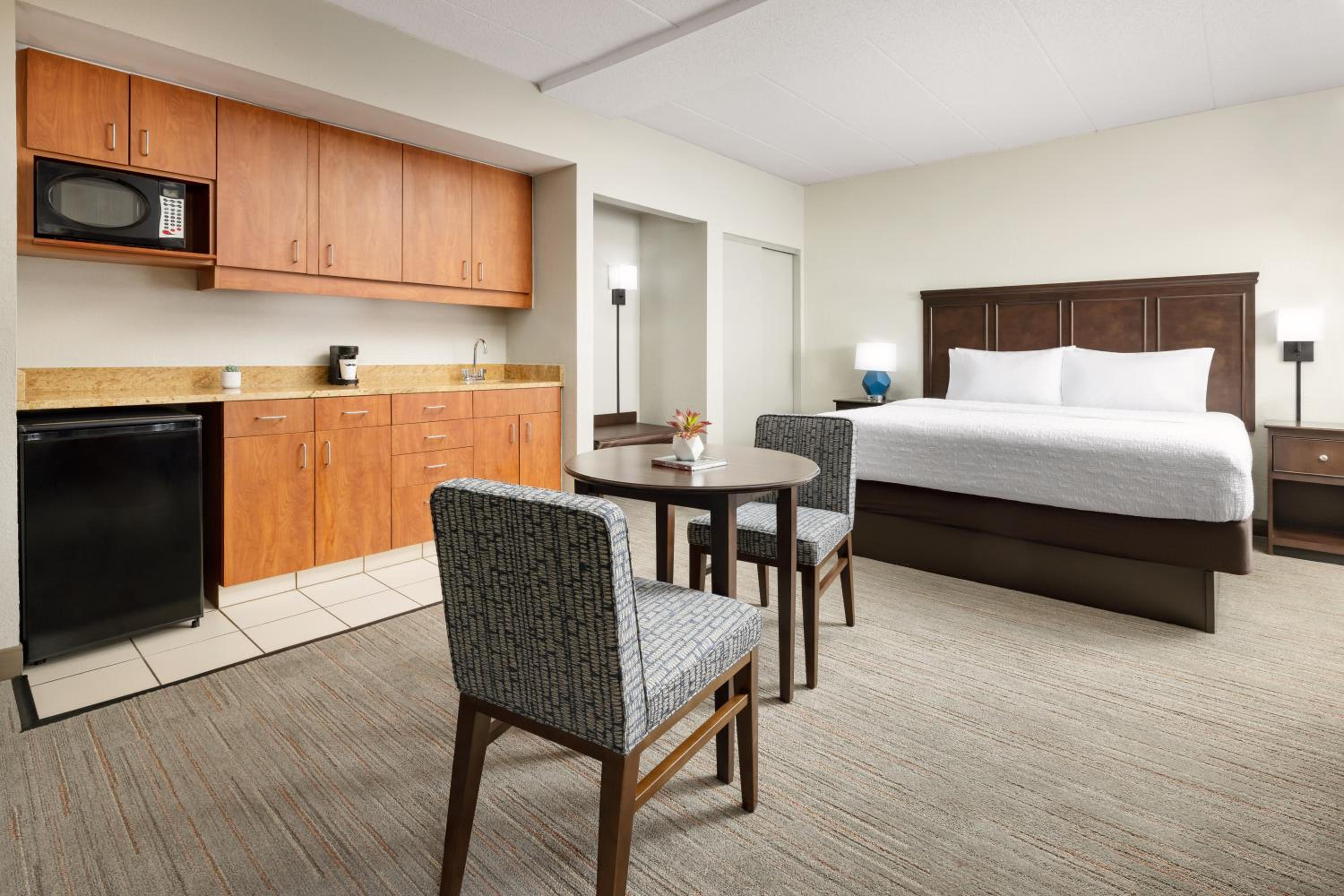 King Room with Sofabed and Wetbar