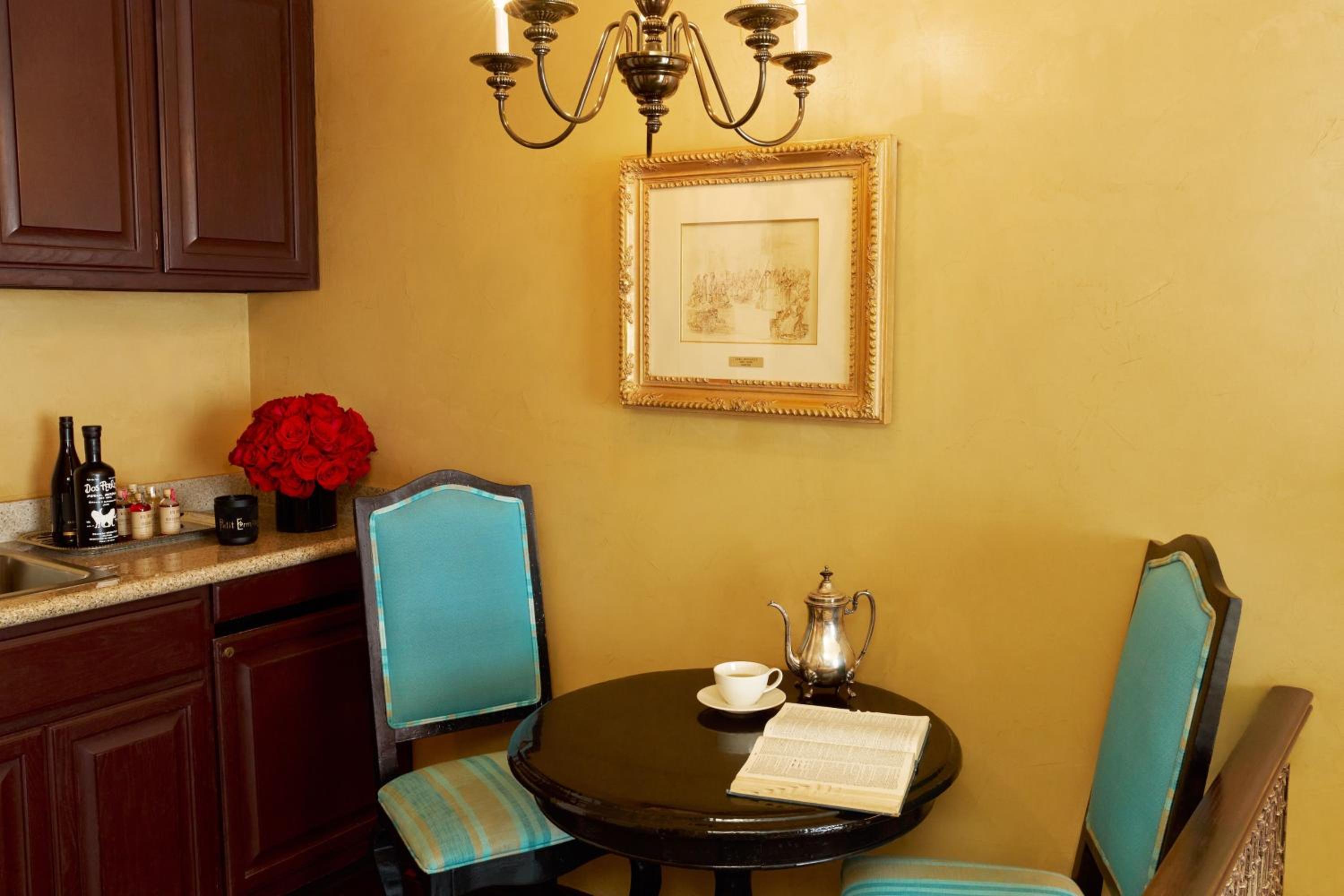 Executive Suite with Kitchenette