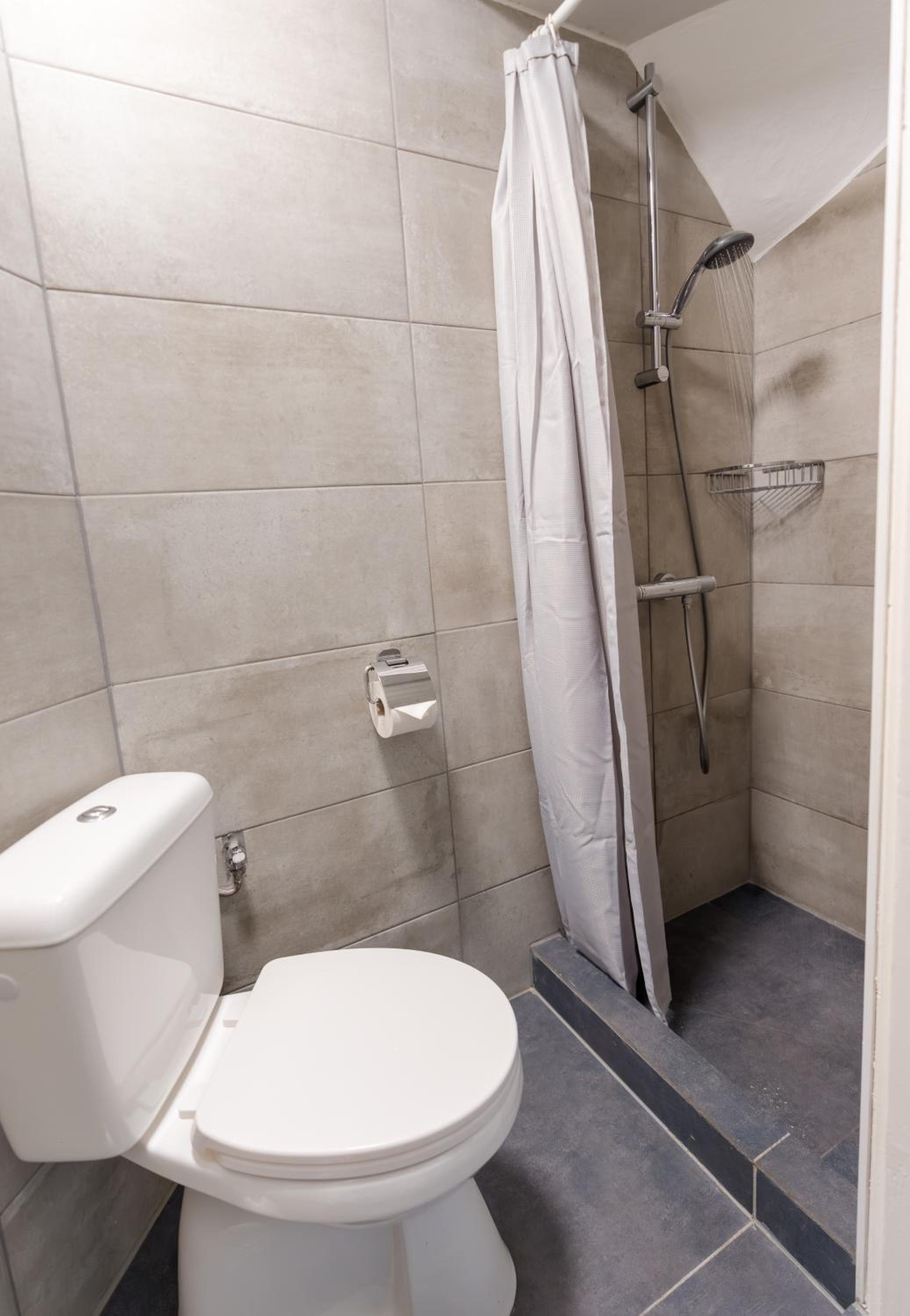 Single Room with Shared Bathroom photo 1