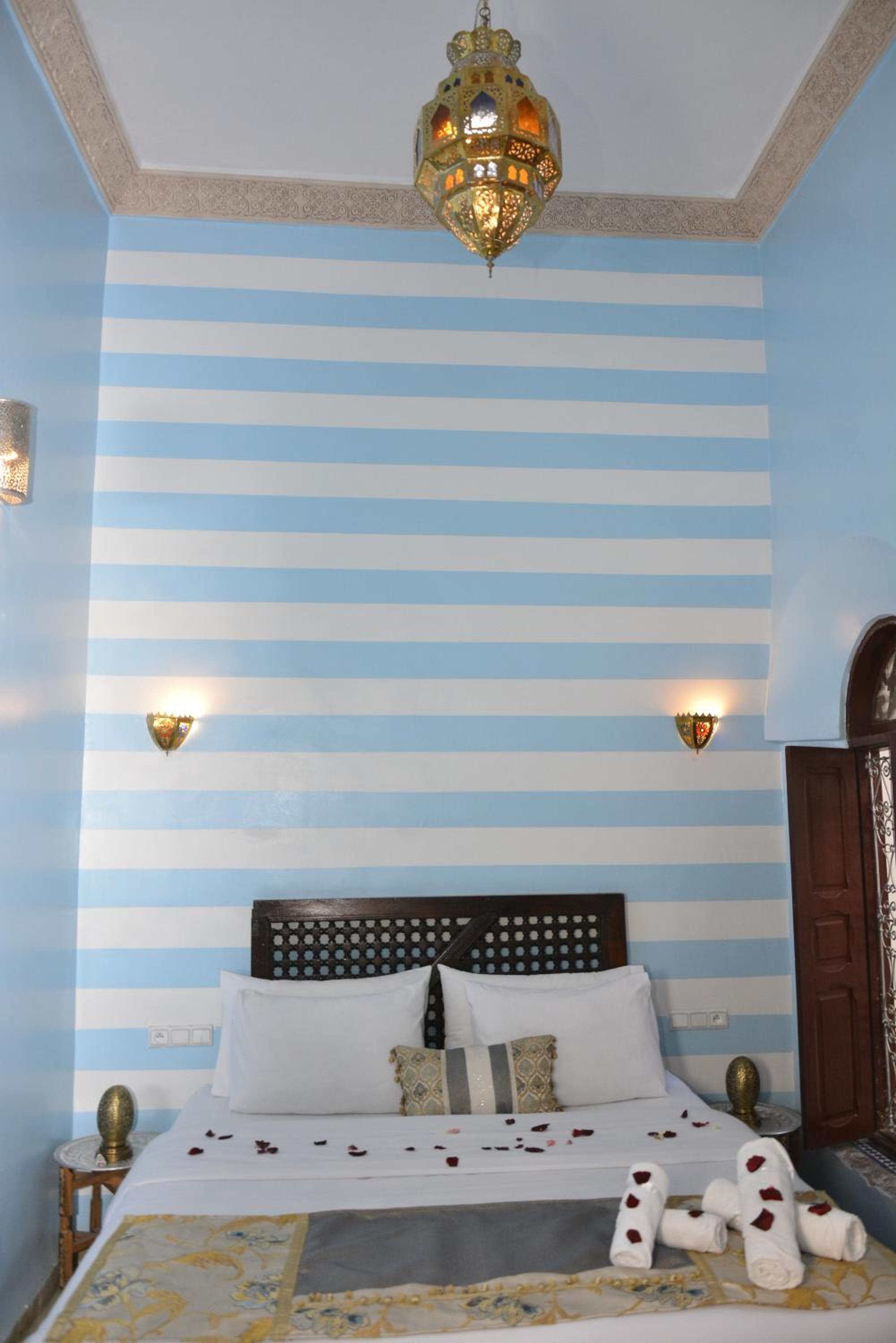 Deluxe Double Room - Photo 9