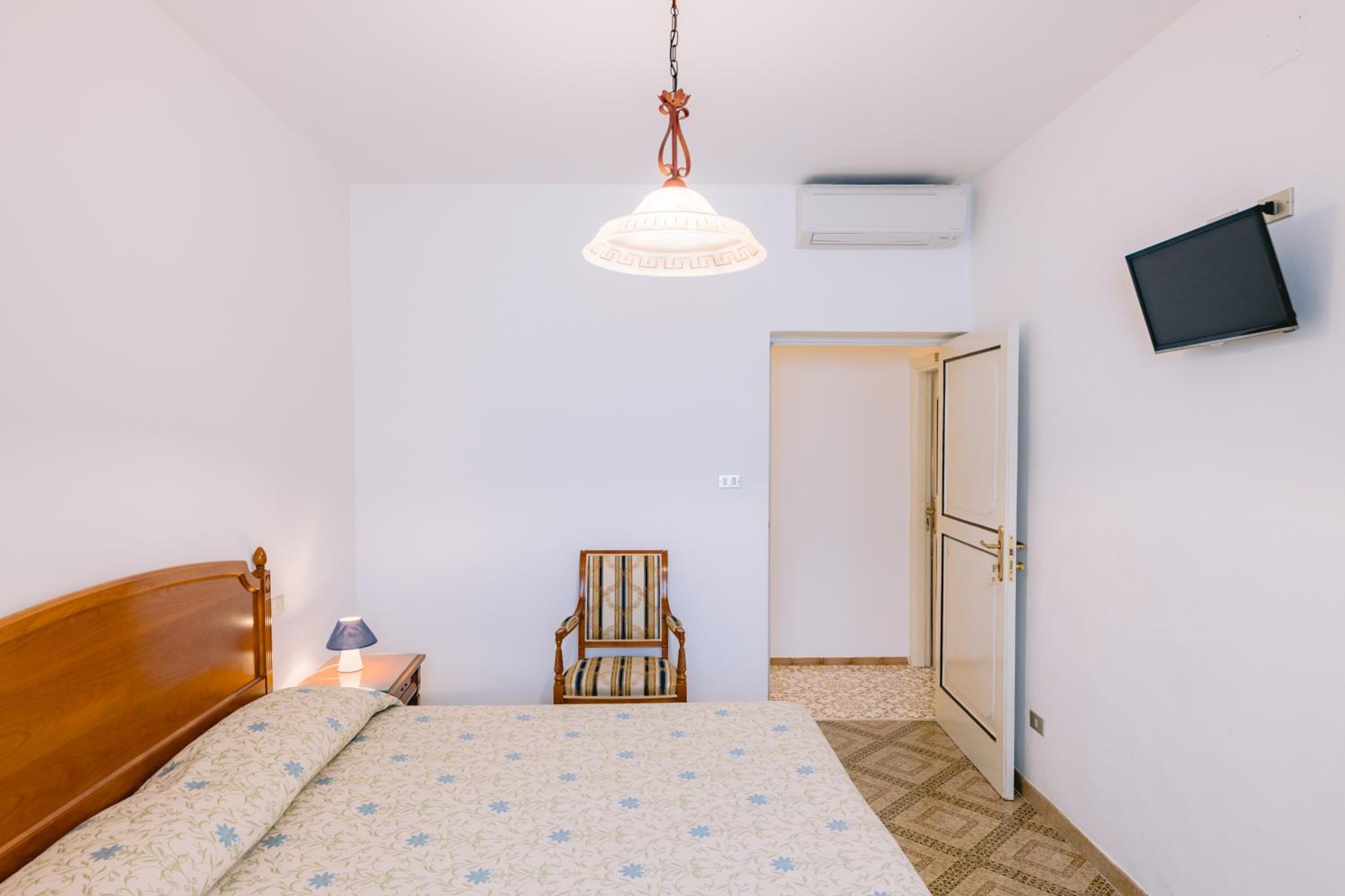 Double Room - Photo 3