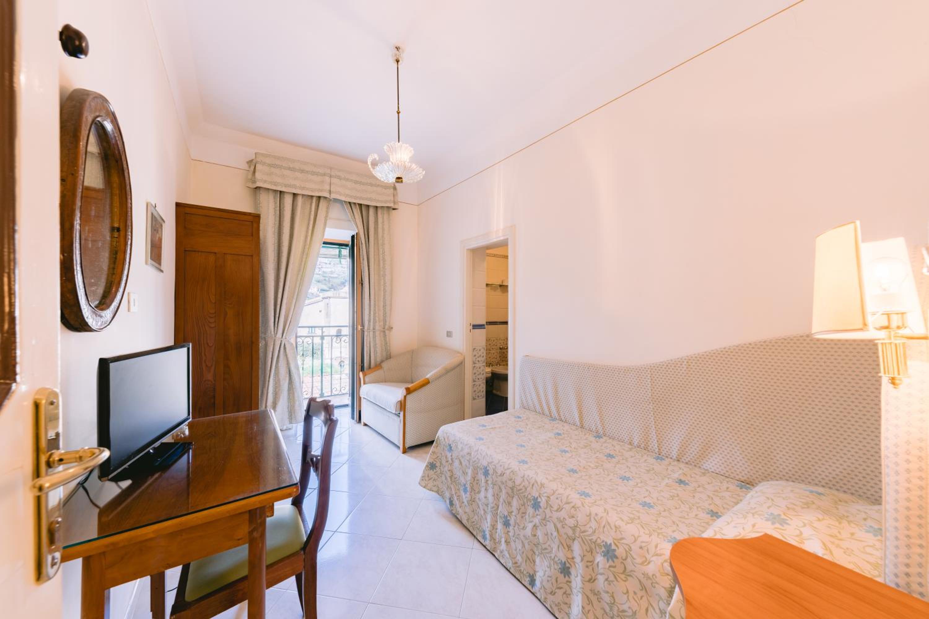 Single Room with Balcony photo 1