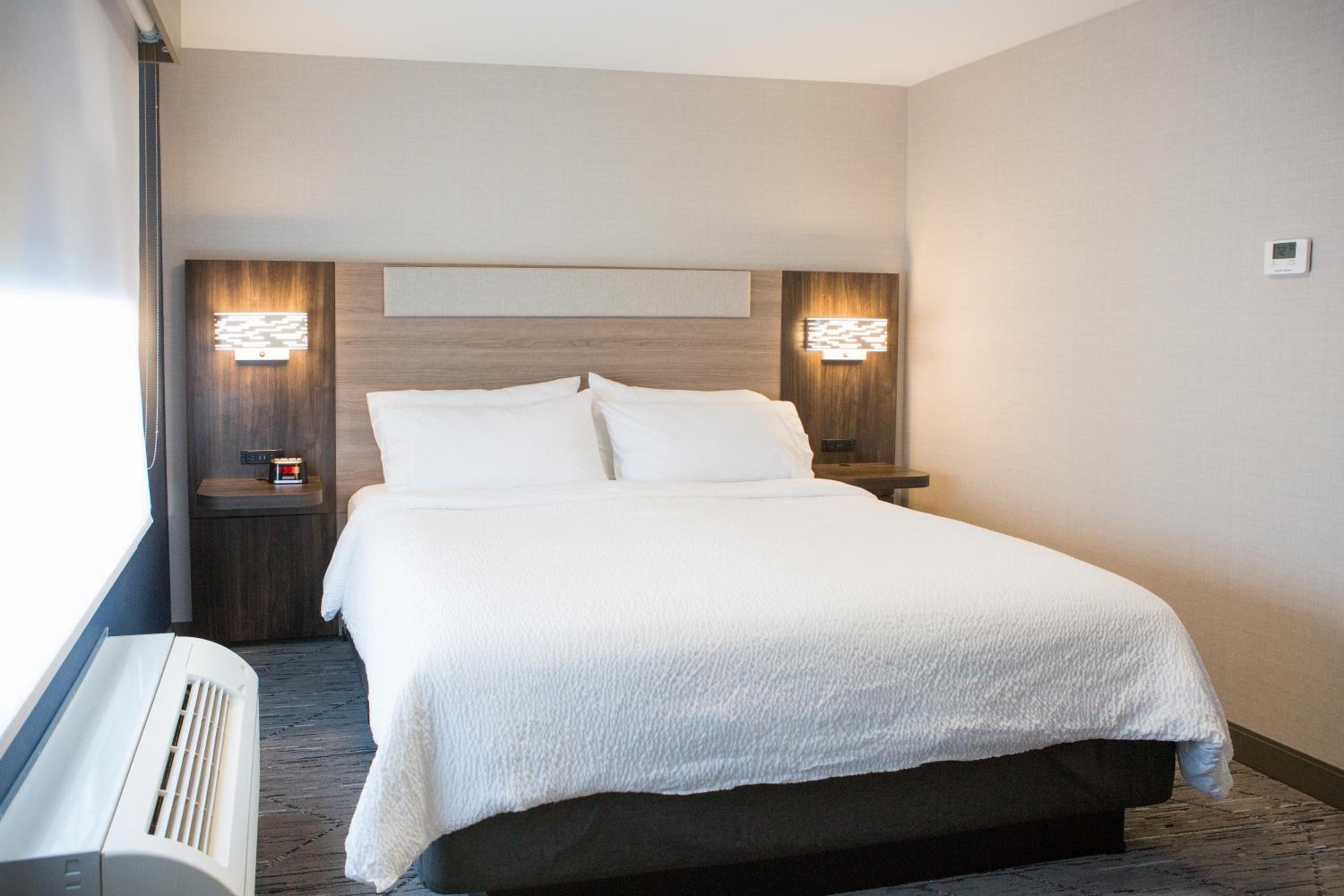 King Suite with Walk-In Shower photo 1