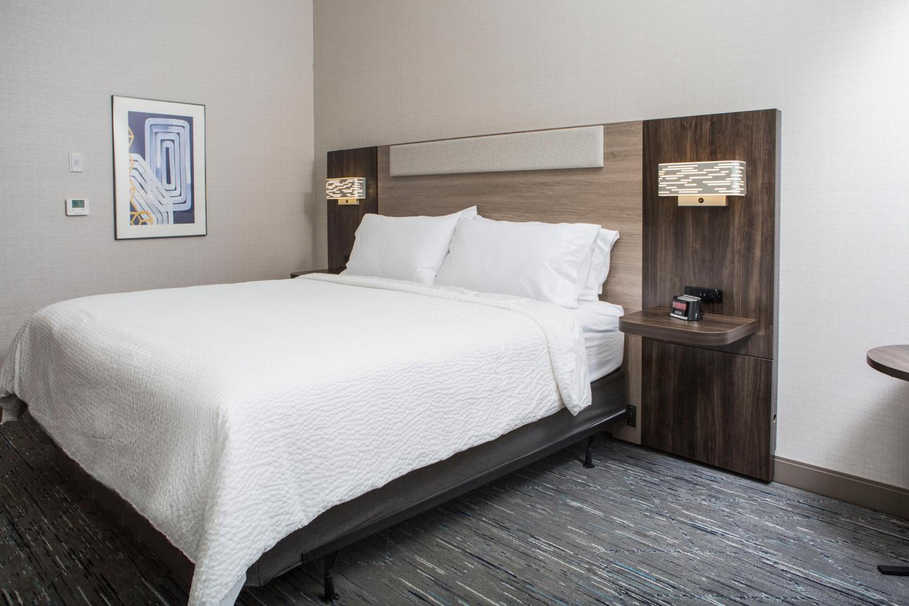 Standard King Room photo 2