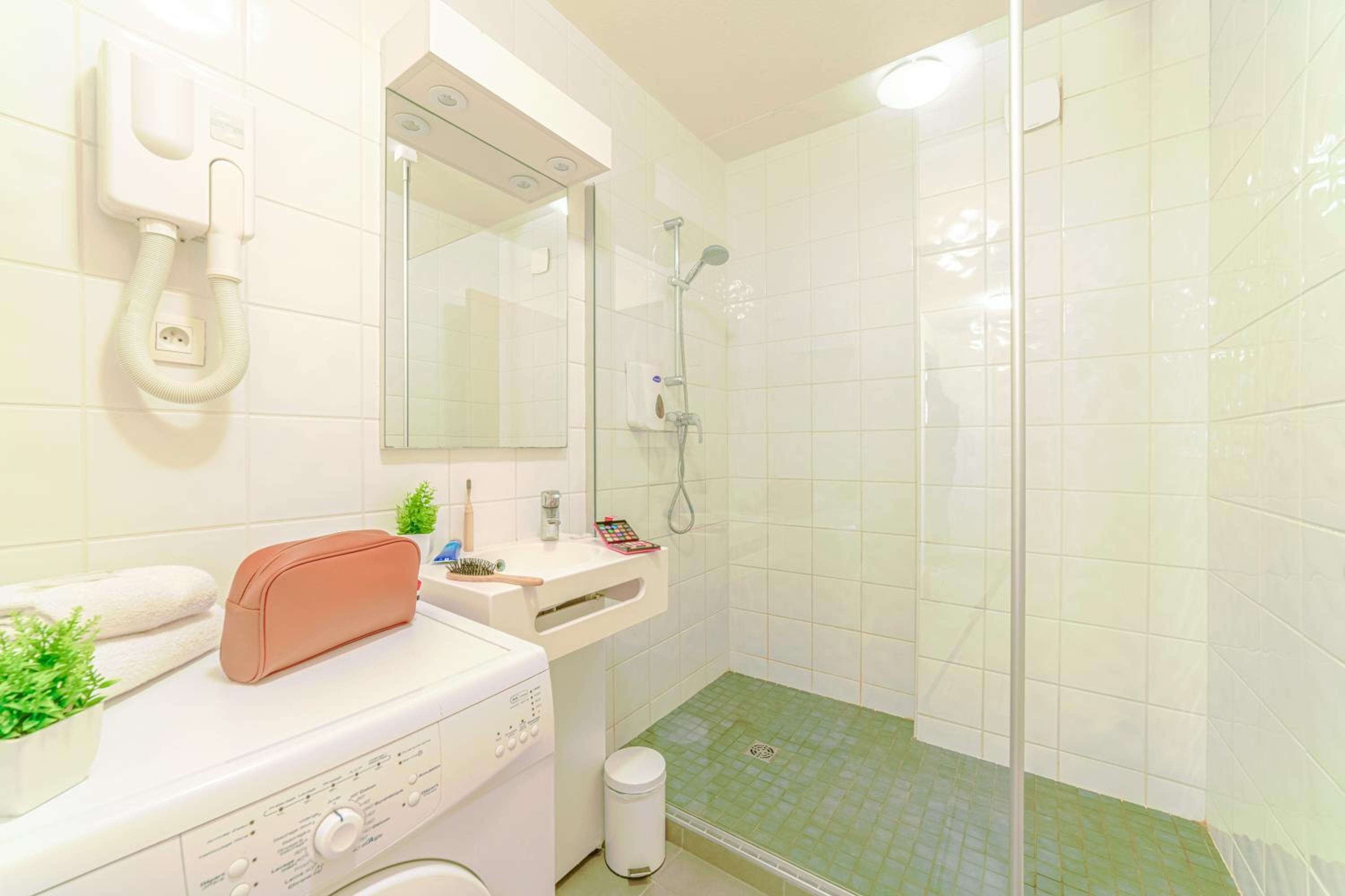 Two-Bedroom Apartment (6 Adults) photo 2