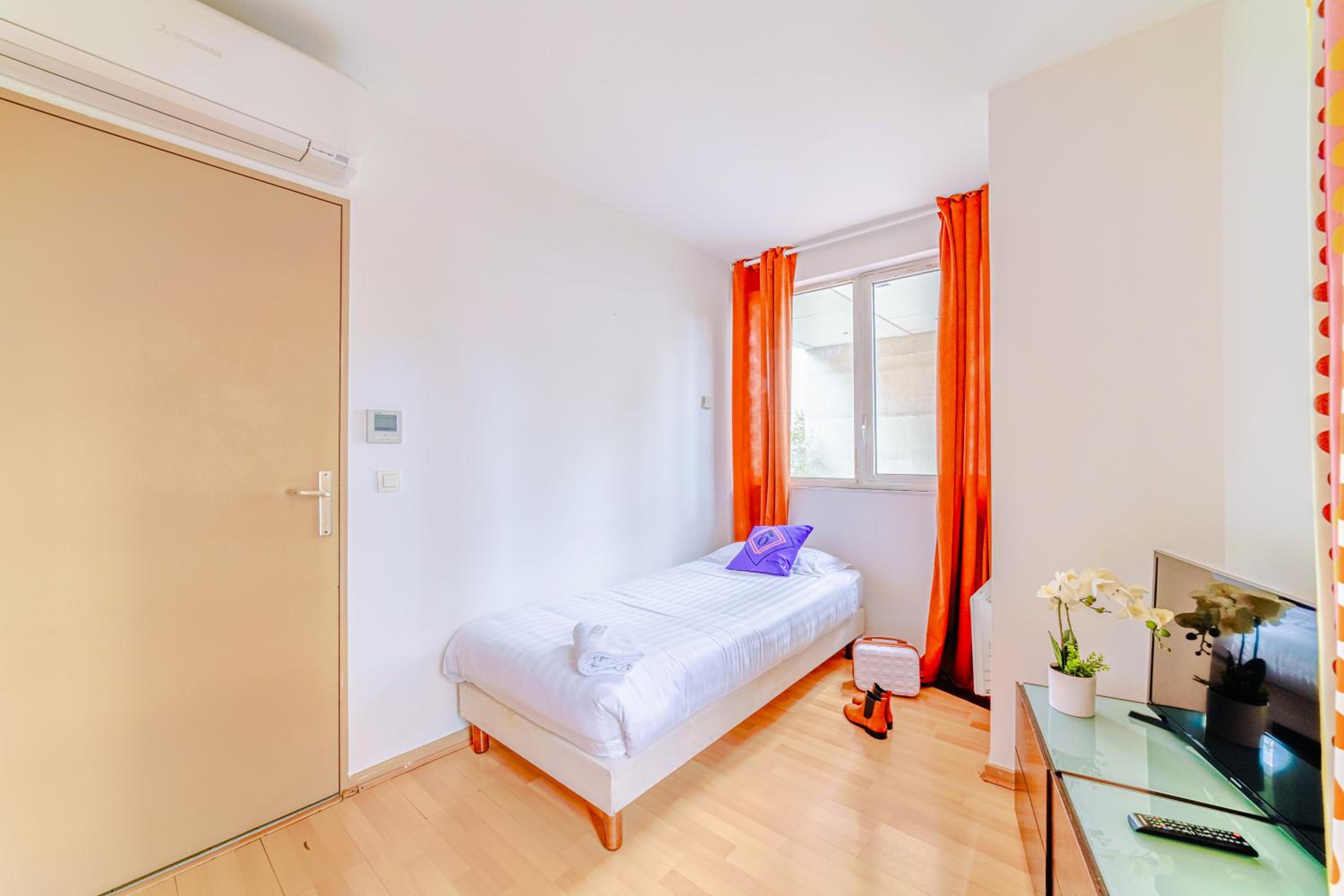 Two-Bedroom Apartment (6 Adults) photo 3