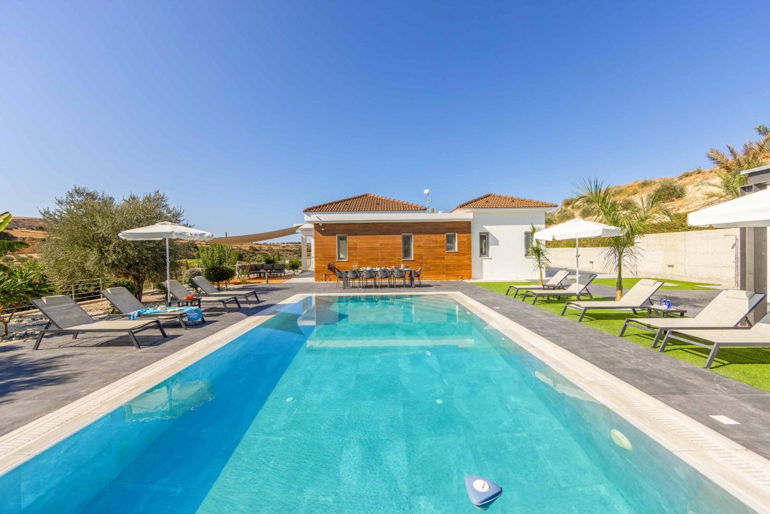 Five-Bedroom Villa photo 1