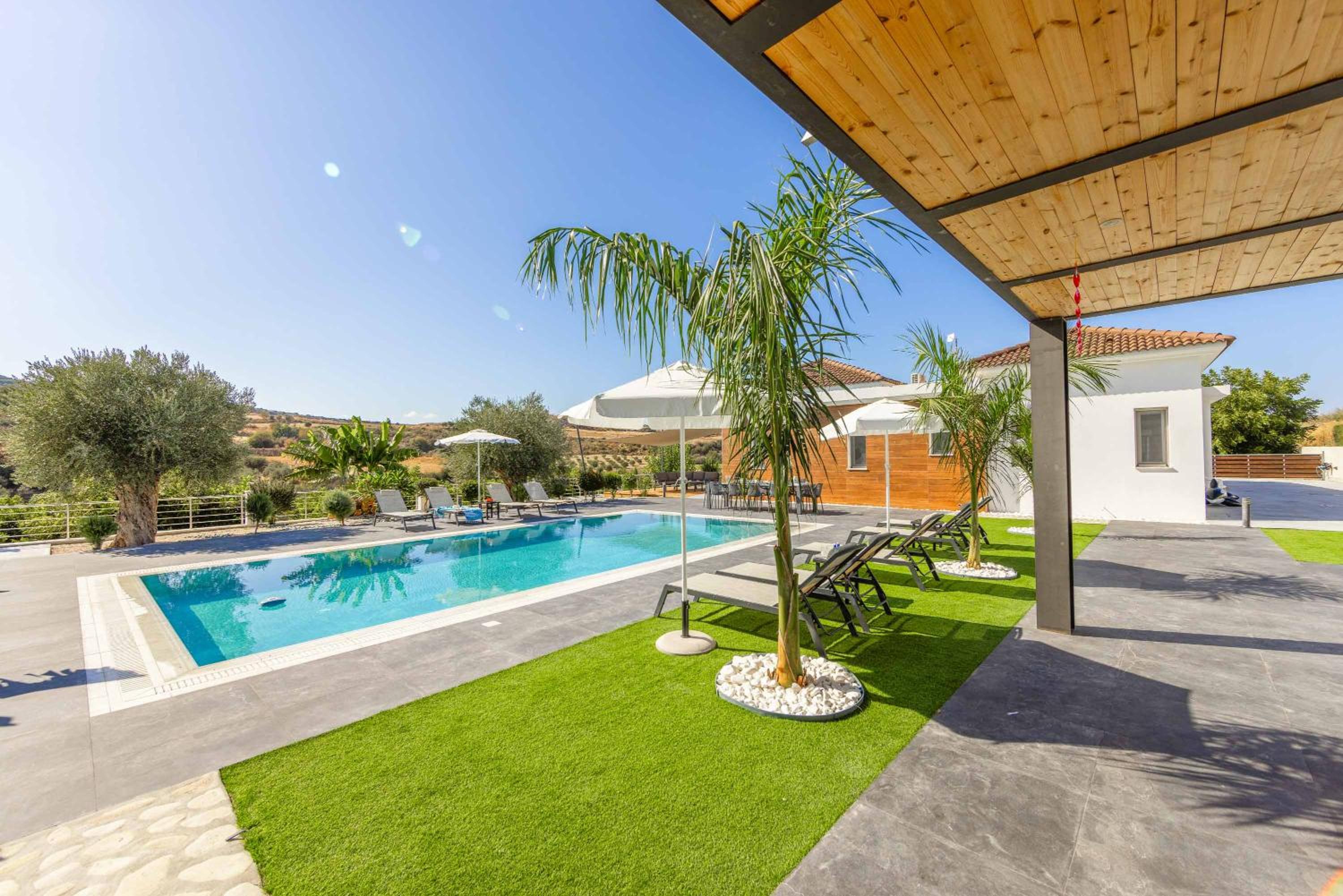 Five-Bedroom Villa photo 2