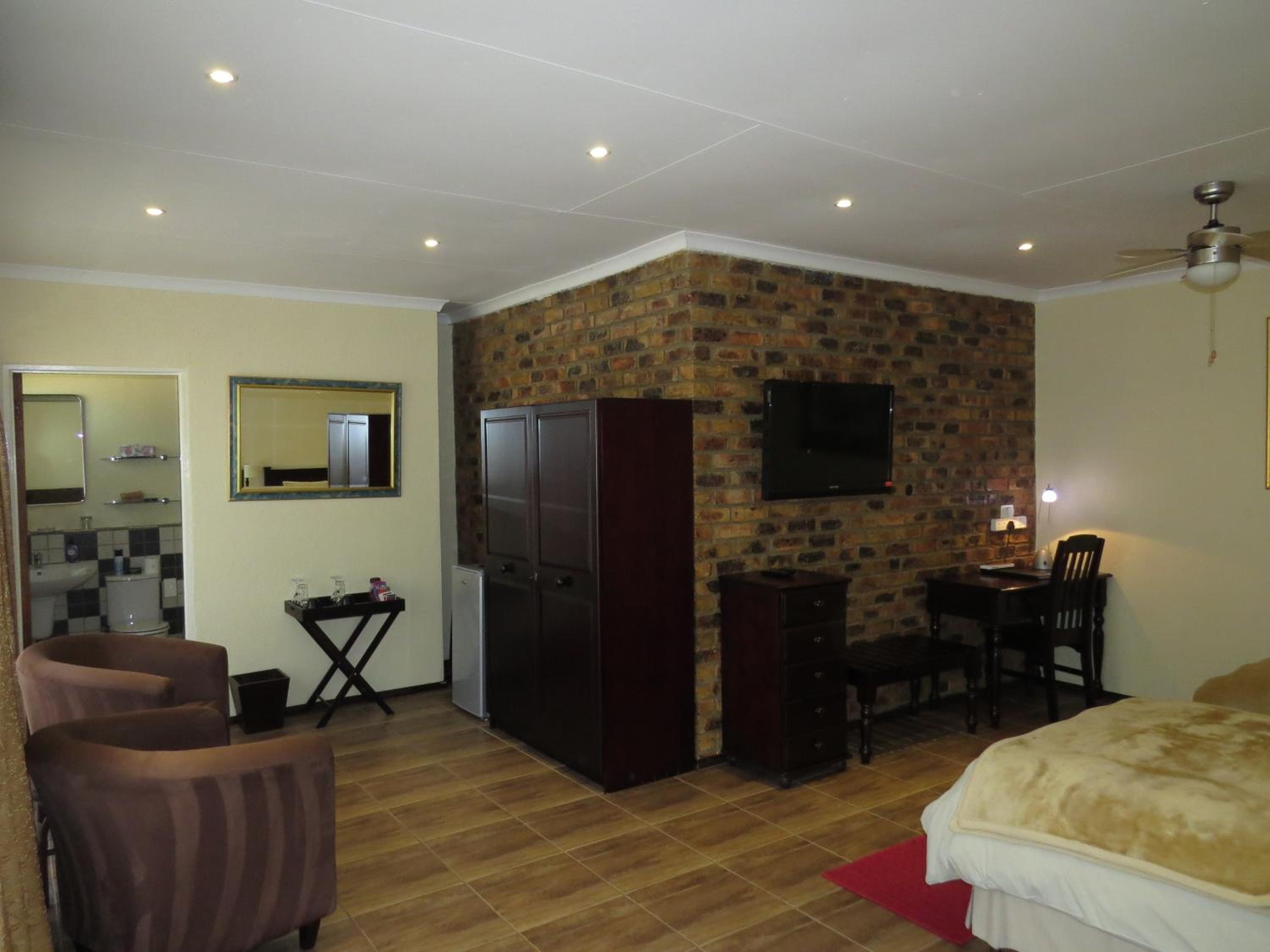 Twin/Double Room - Photo 10