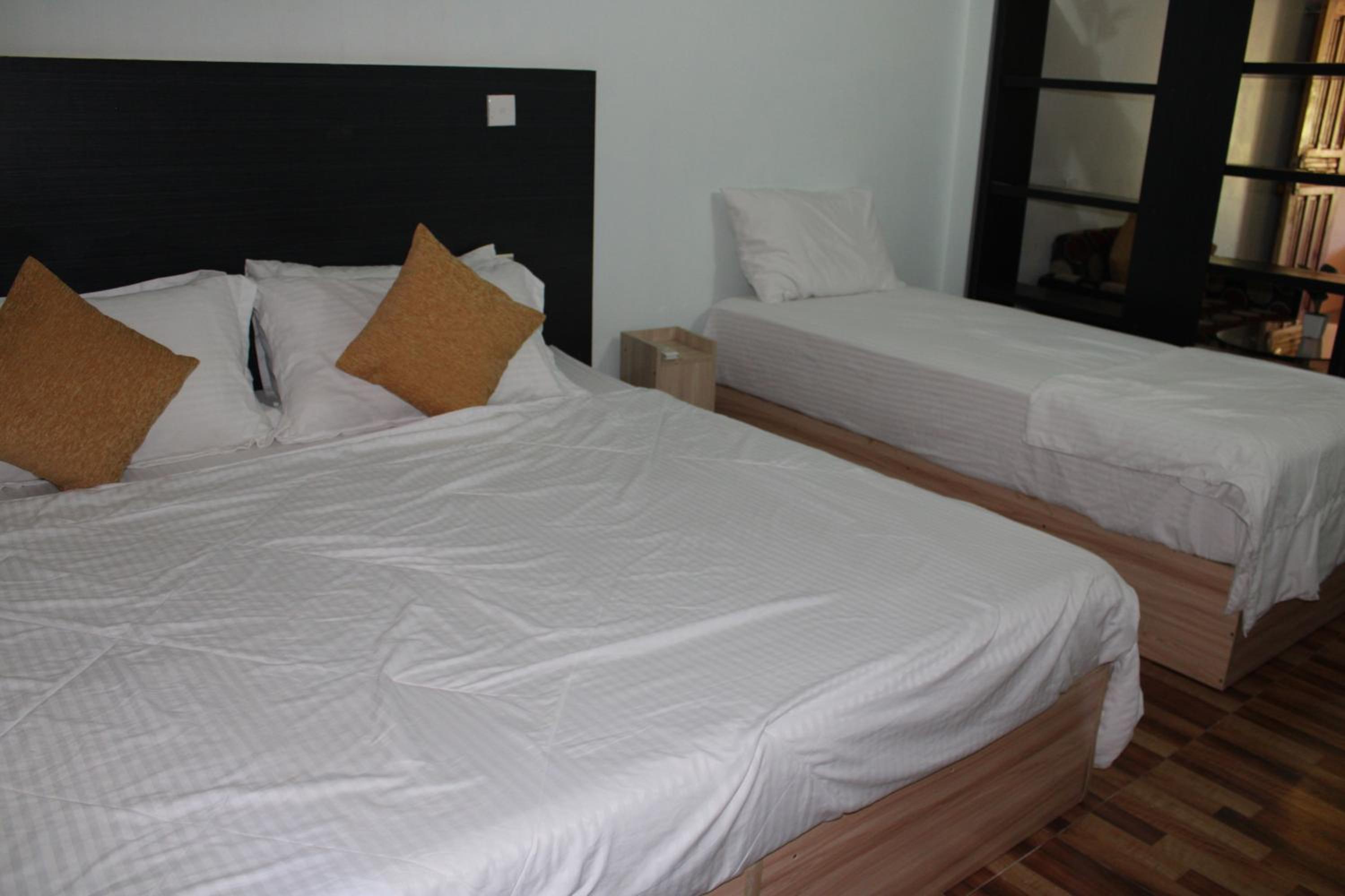 Deluxe Family Room - Photo 2